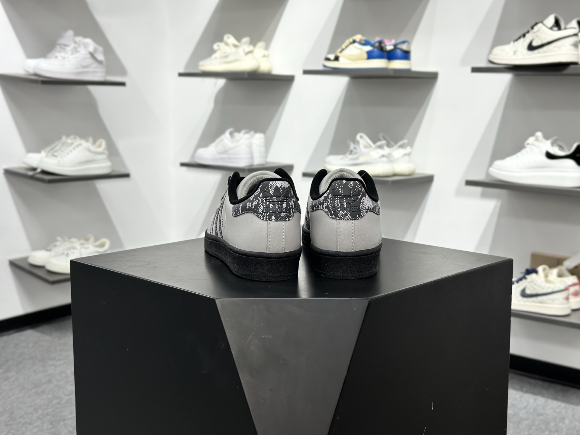 Adidas SUPERSTAR II 贝壳头 JP6059-Chinese wholesaler seller Clothes Bags handbags wholesale Shoes High Quatity wholesaler seller Cheap Sneakers from China Factory Chinese suppliers china wholesale clothing wholesaler seller Adidas SUPERSTAR II 贝壳头 JP6059