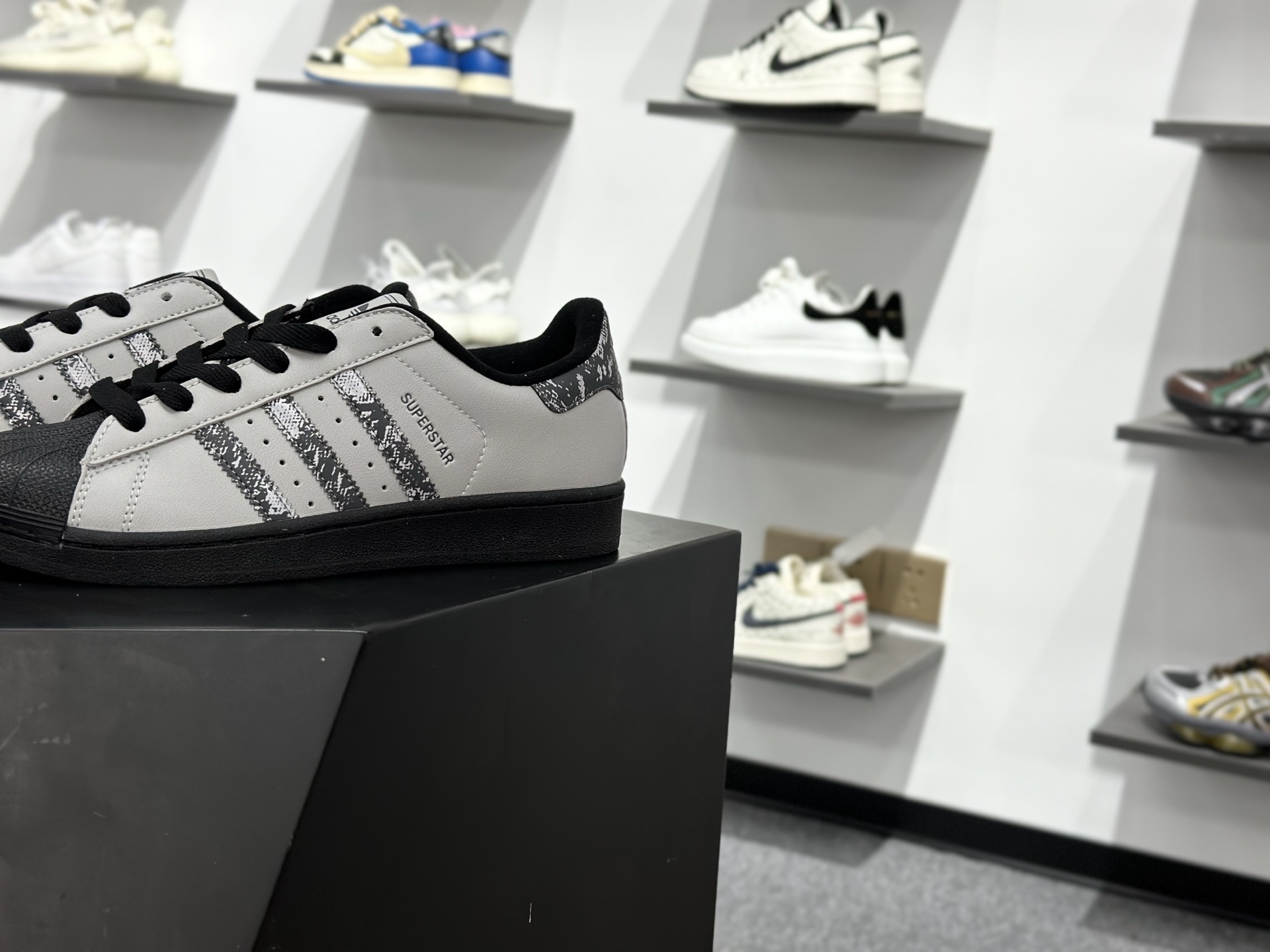 Adidas SUPERSTAR II 贝壳头 JP6059-Chinese wholesaler seller Clothes Bags handbags wholesale Shoes High Quatity wholesaler seller Cheap Sneakers from China Factory Chinese suppliers china wholesale clothing wholesaler seller Adidas SUPERSTAR II 贝壳头 JP6059