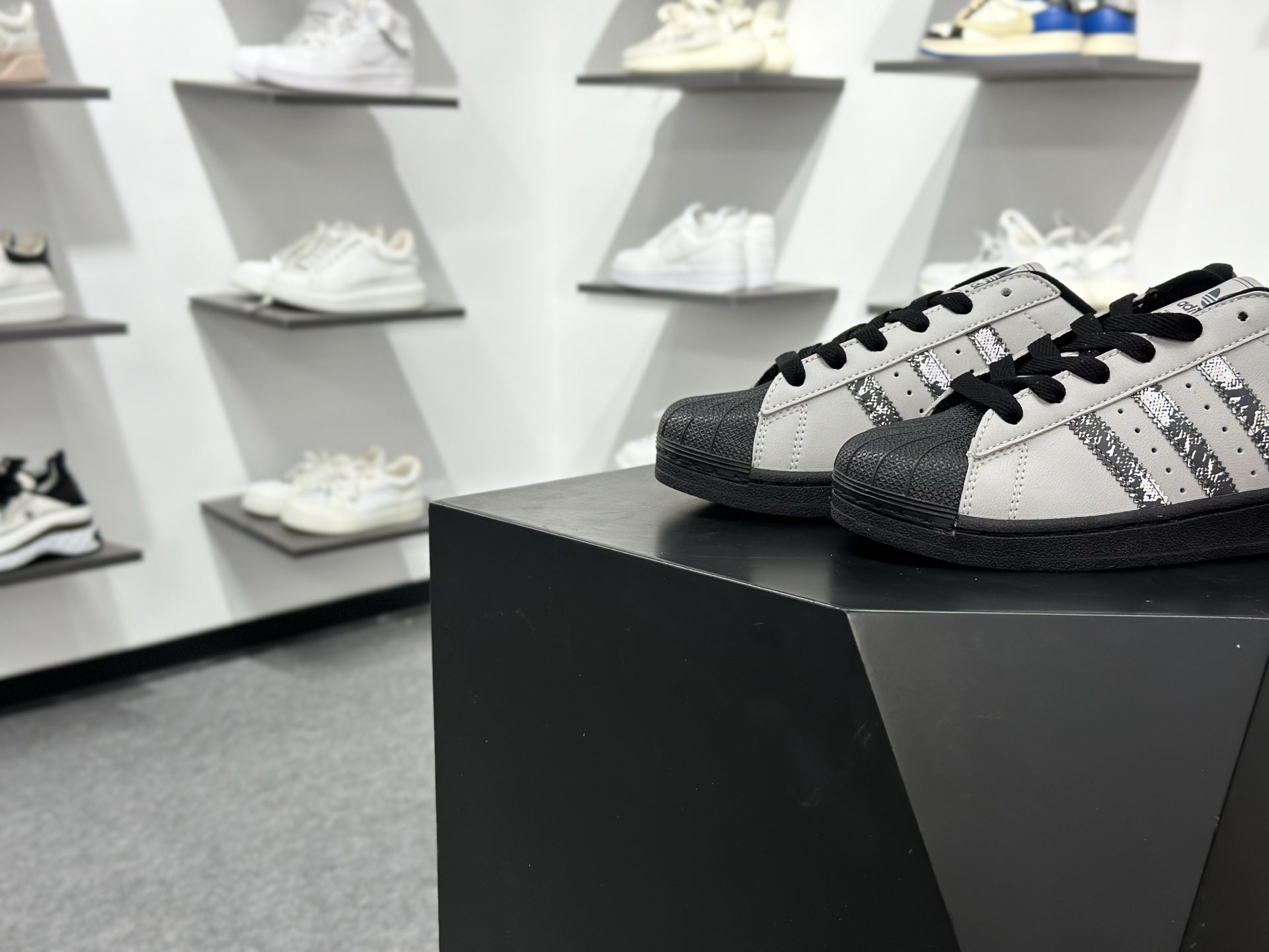 Adidas SUPERSTAR II 贝壳头 JP6059-Chinese wholesaler seller Clothes Bags handbags wholesale Shoes High Quatity wholesaler seller Cheap Sneakers from China Factory Chinese suppliers china wholesale clothing wholesaler seller Adidas SUPERSTAR II 贝壳头 JP6059