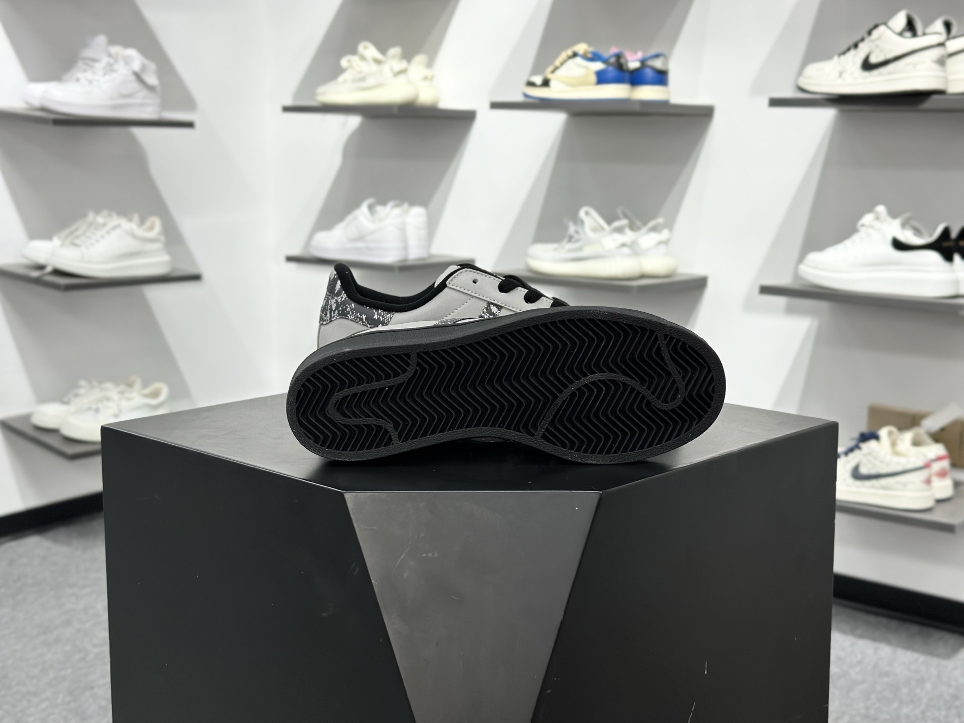 Adidas SUPERSTAR II 贝壳头 JP6059-Chinese wholesaler seller Clothes Bags handbags wholesale Shoes High Quatity wholesaler seller Cheap Sneakers from China Factory Chinese suppliers china wholesale clothing wholesaler seller Adidas SUPERSTAR II 贝壳头 JP6059