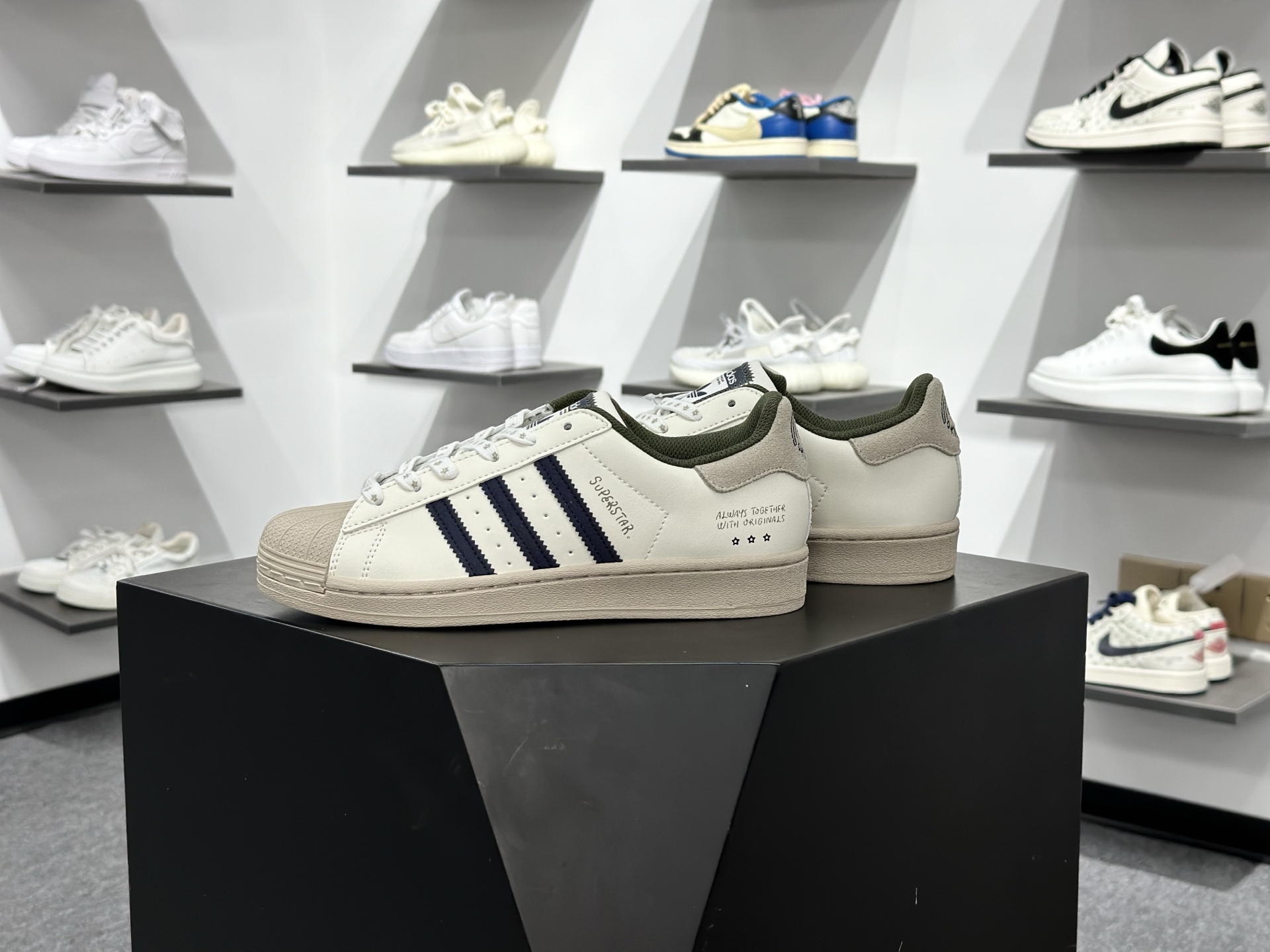 Adidas Originals Superstar 2025全新版本 贝壳头同步 IG3852