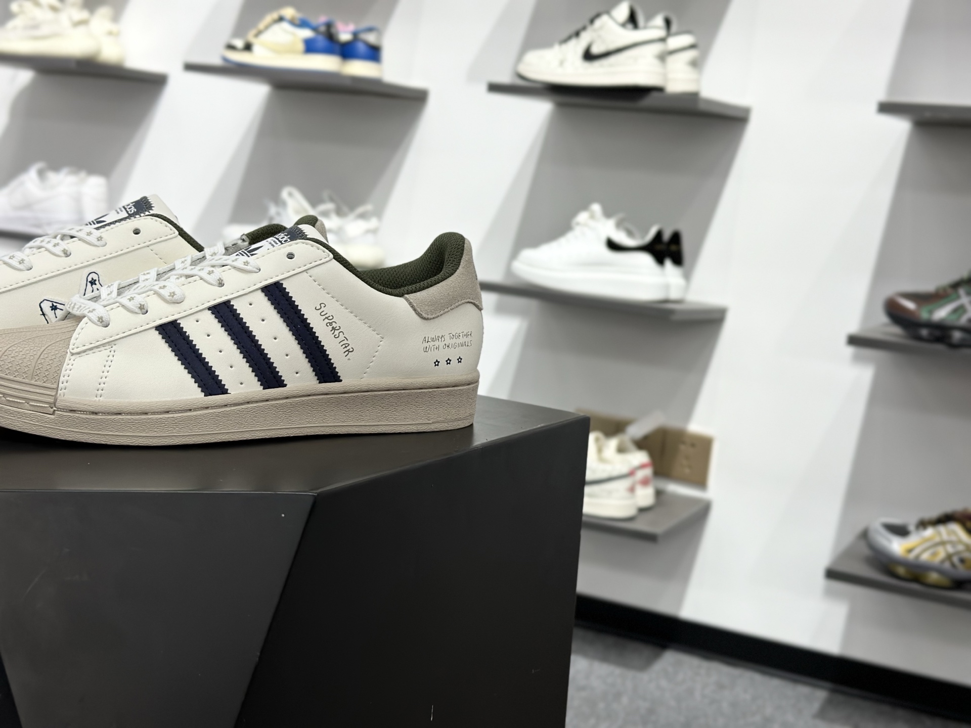 Adidas Originals Superstar 2025全新版本 贝壳头同步 IG3852