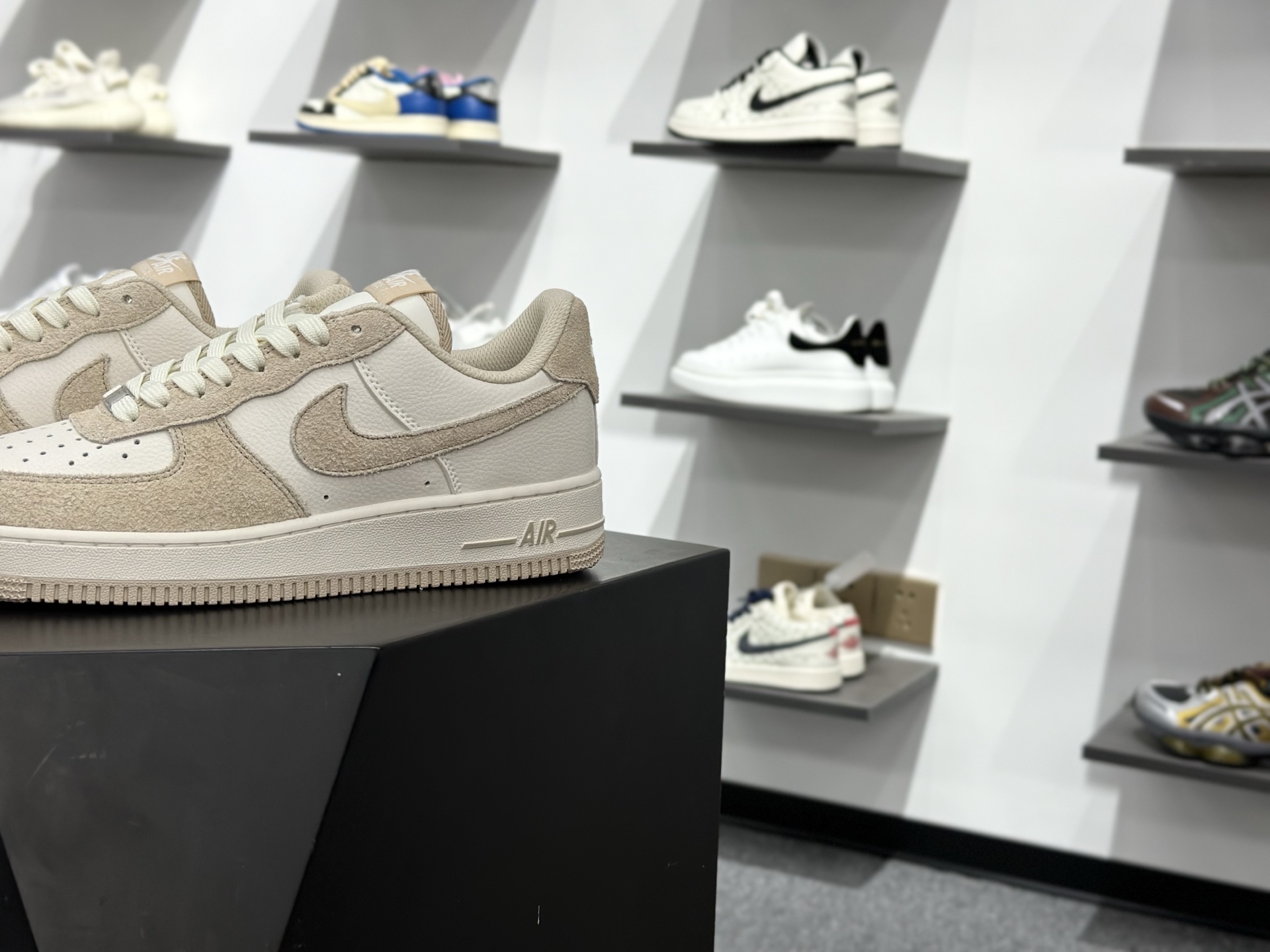 Nike Air Force 1 Low 马毛灰白 HQ3905-001-Chinese wholesaler seller Clothes Bags handbags wholesale Shoes High Quatity wholesaler seller Cheap Sneakers from China Factory Chinese suppliers china wholesale clothing wholesaler seller Nike Air Force 1 Low 马毛灰白 HQ3905-001