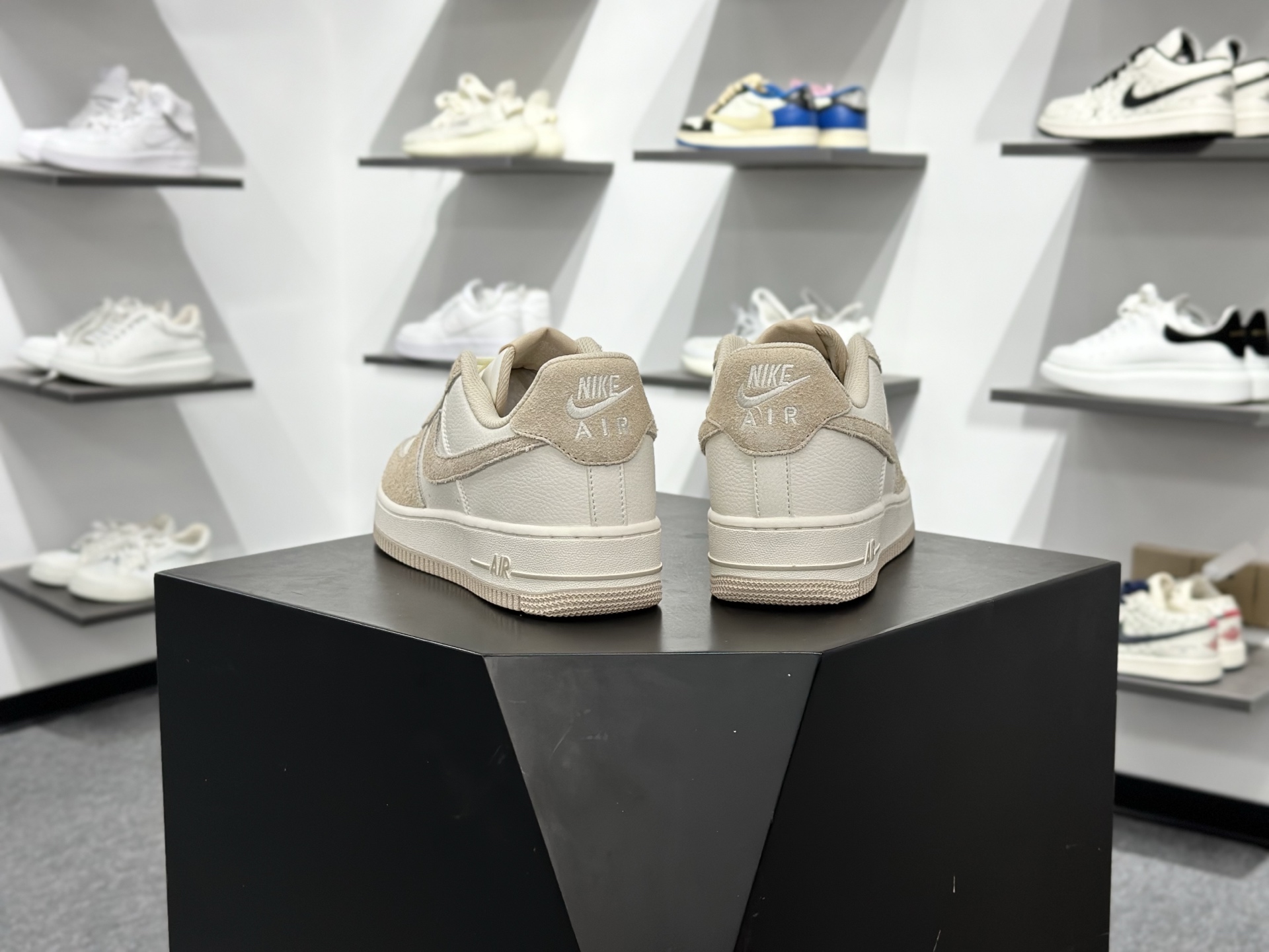 Nike Air Force 1 Low 马毛灰白 HQ3905-001-Chinese wholesaler seller Clothes Bags handbags wholesale Shoes High Quatity wholesaler seller Cheap Sneakers from China Factory Chinese suppliers china wholesale clothing wholesaler seller Nike Air Force 1 Low 马毛灰白 HQ3905-001