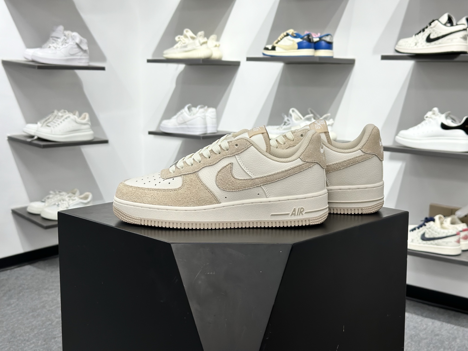 Nike Air Force 1 Low 马毛灰白 HQ3905-001-Chinese wholesaler seller Clothes Bags handbags wholesale Shoes High Quatity wholesaler seller Cheap Sneakers from China Factory Chinese suppliers china wholesale clothing wholesaler seller Nike Air Force 1 Low 马毛灰白 HQ3905-001