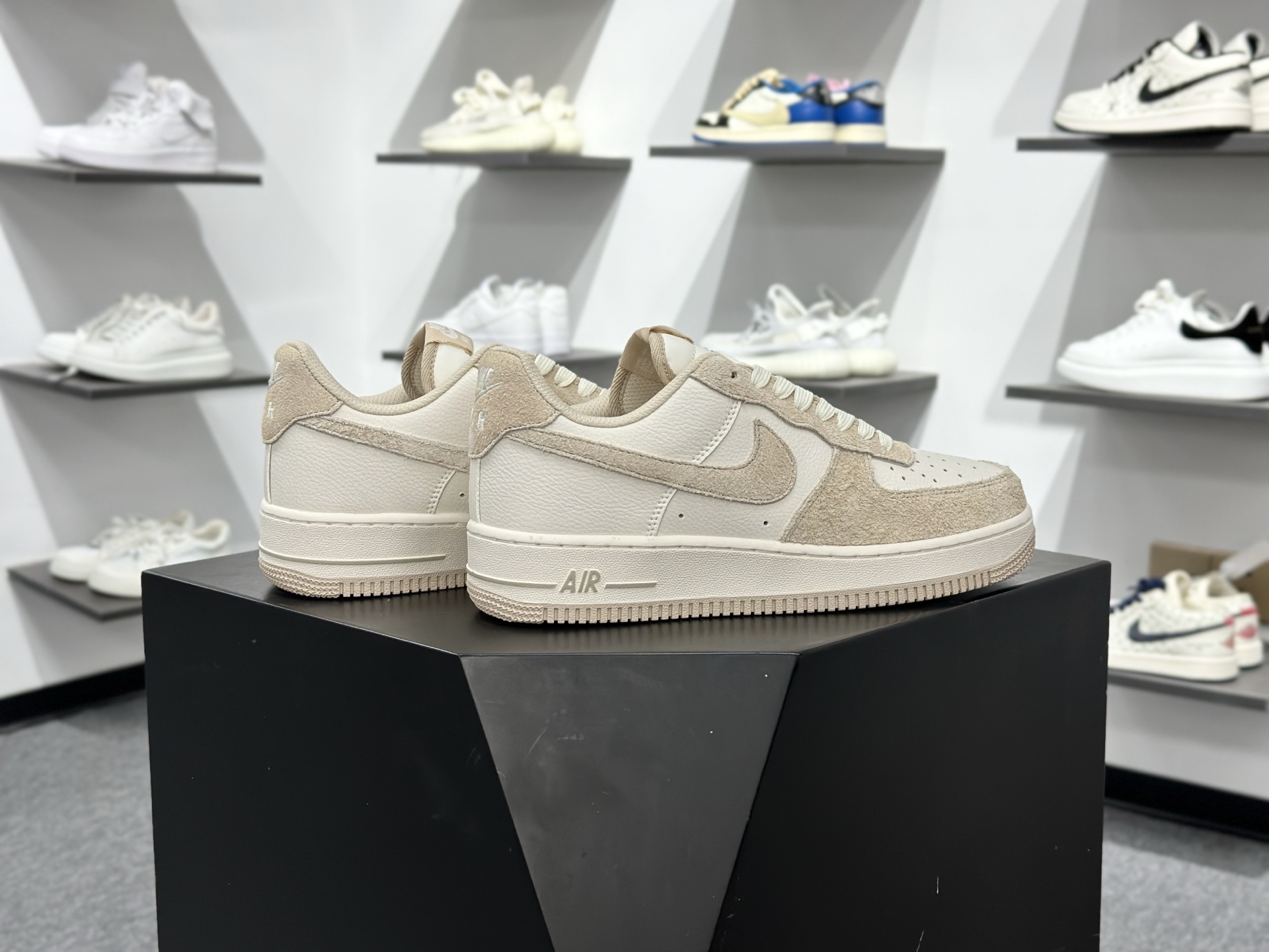 Nike Air Force 1 Low 马毛灰白 HQ3905-001-Chinese wholesaler seller Clothes Bags handbags wholesale Shoes High Quatity wholesaler seller Cheap Sneakers from China Factory Chinese suppliers china wholesale clothing wholesaler seller Nike Air Force 1 Low 马毛灰白 HQ3905-001