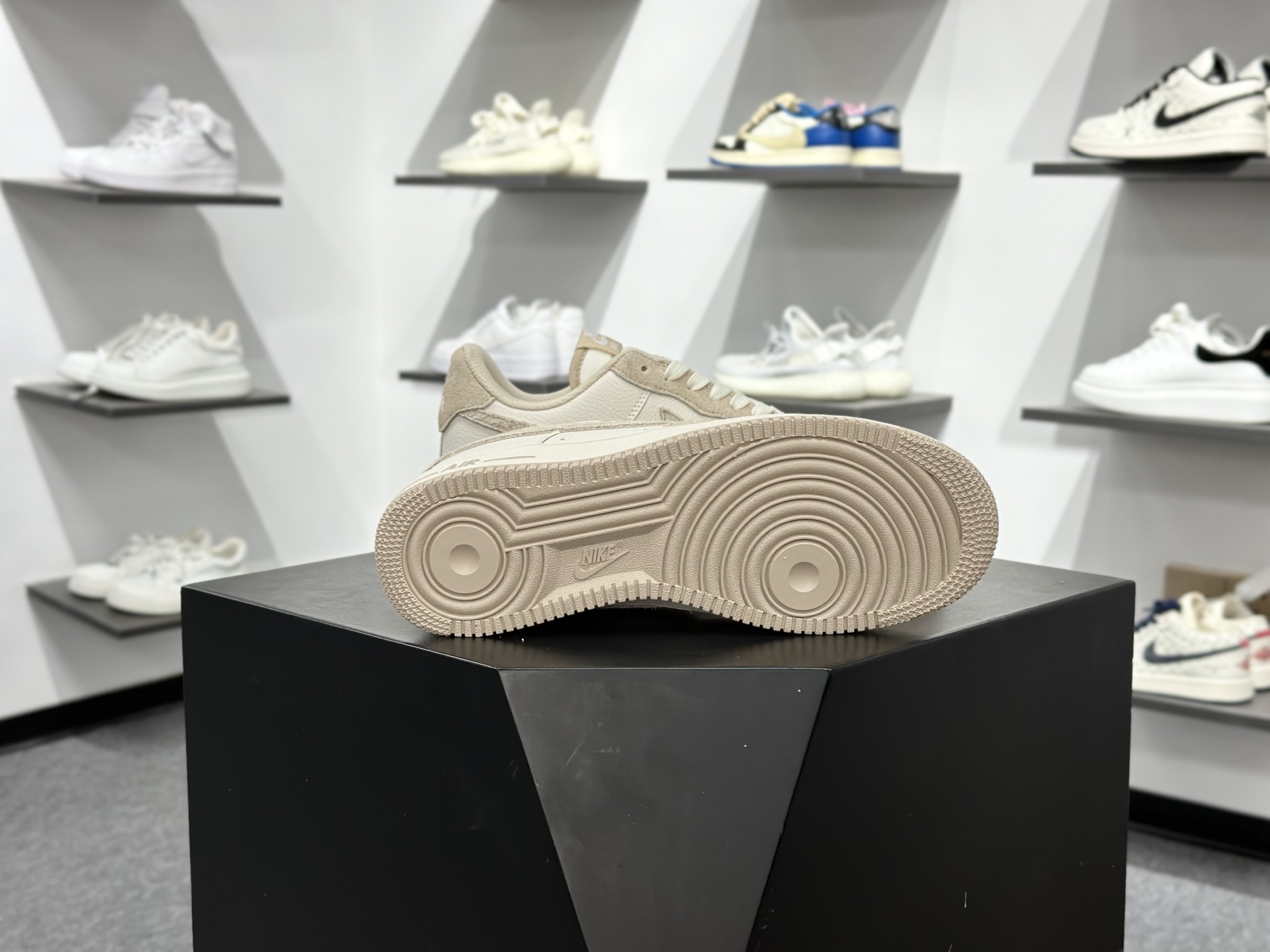 Nike Air Force 1 Low 马毛灰白 HQ3905-001-Chinese wholesaler seller Clothes Bags handbags wholesale Shoes High Quatity wholesaler seller Cheap Sneakers from China Factory Chinese suppliers china wholesale clothing wholesaler seller Nike Air Force 1 Low 马毛灰白 HQ3905-001