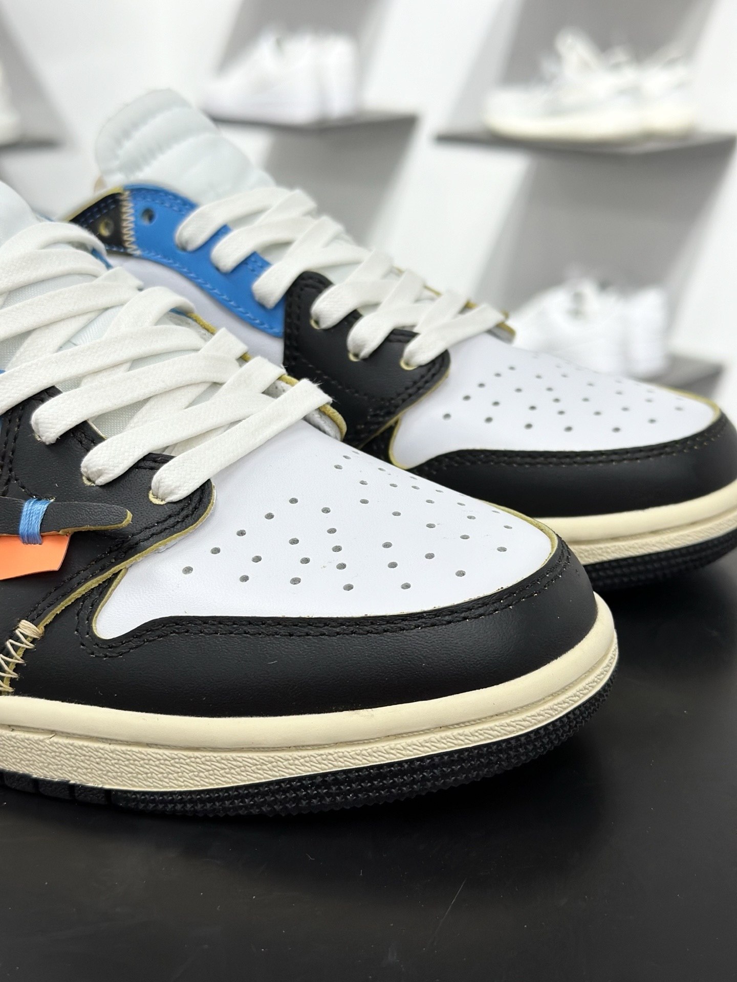 Travis Scott x Air Jordan 1 ” Reverse Mocha “ AJ1乔1 TS UN 联名倒钩 低帮文化篮球鞋 XZ6868-006
