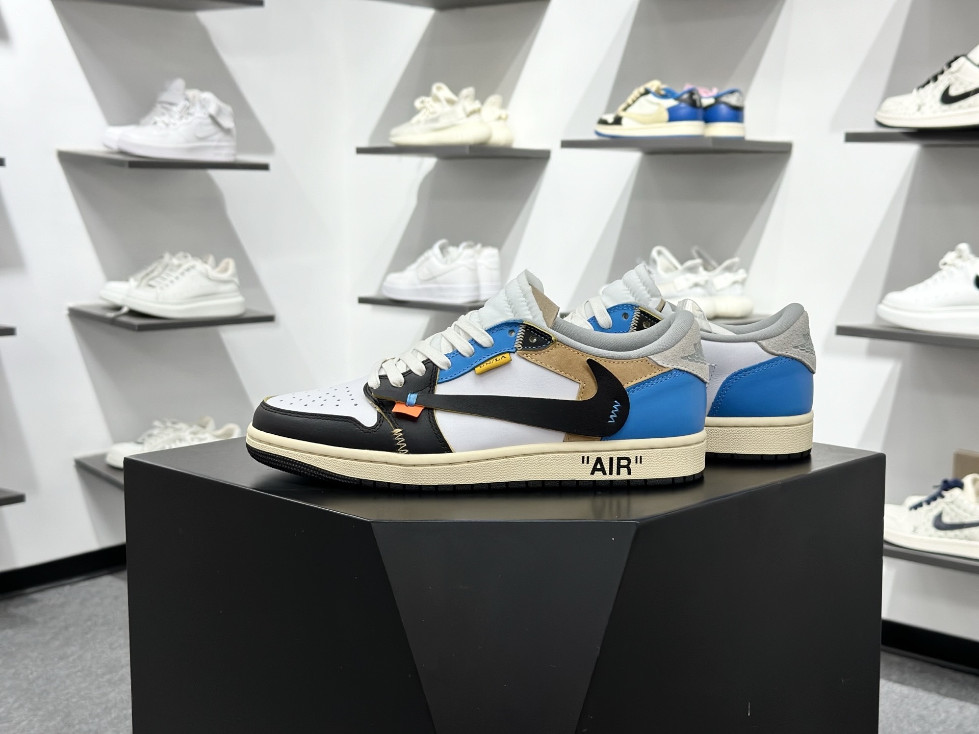 Travis Scott x Air Jordan 1 ” Reverse Mocha “ AJ1乔1 TS UN 联名倒钩 低帮文化篮球鞋 XZ6868-006