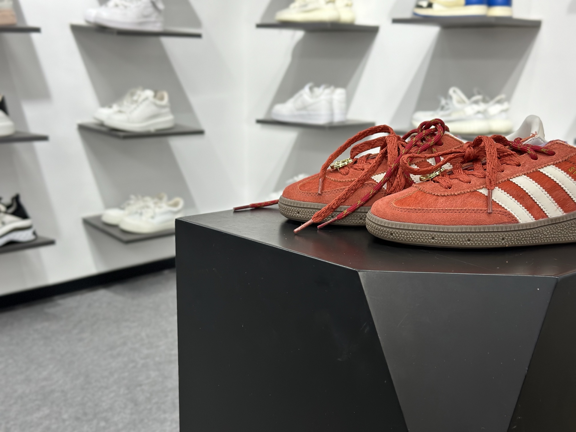 Ad Handball Spezial 复古单品 马年限定 阿迪达斯经典款复古休闲板鞋 KJ6299