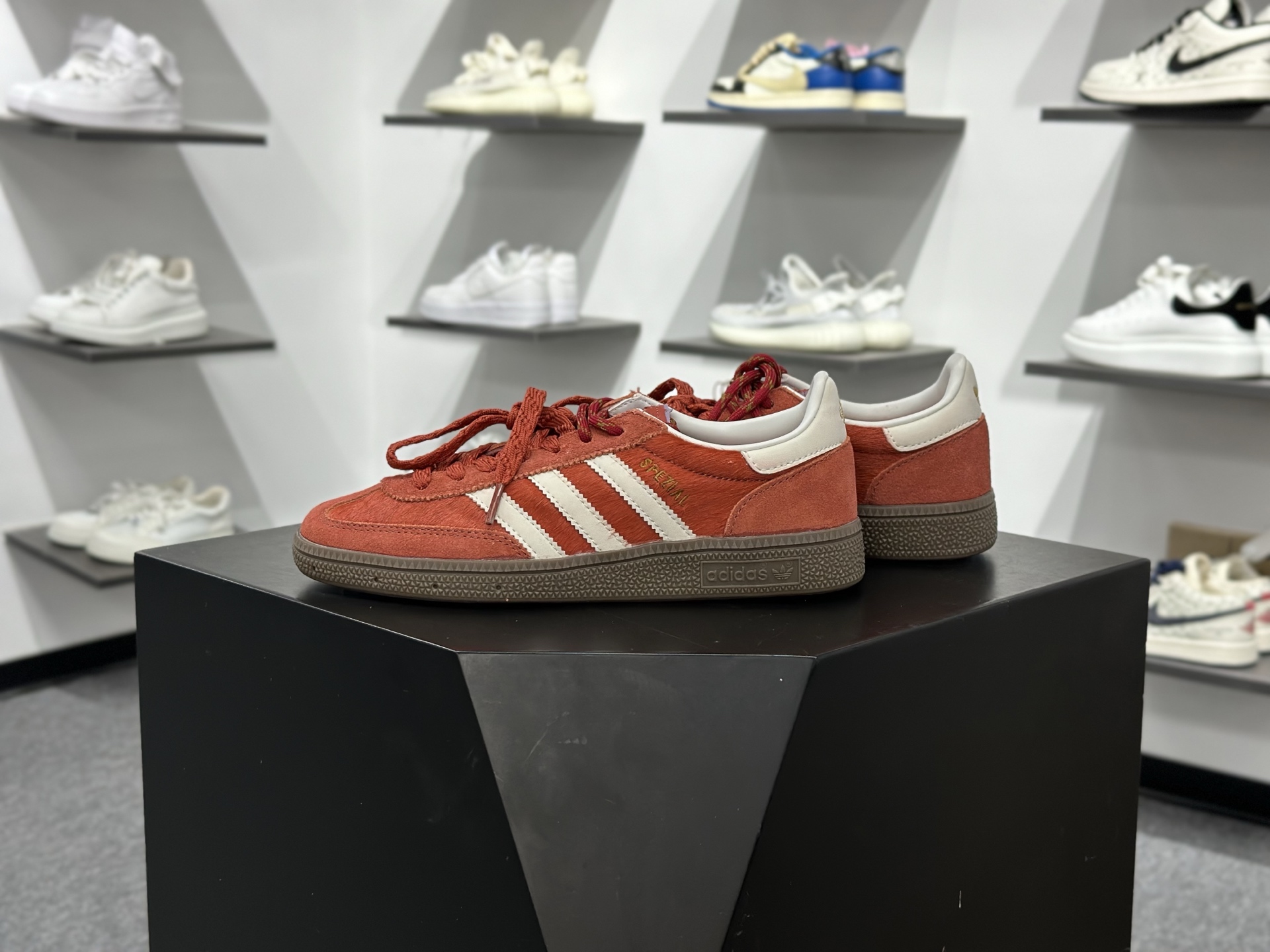 Ad Handball Spezial 复古单品 马年限定 阿迪达斯经典款复古休闲板鞋 KJ6299