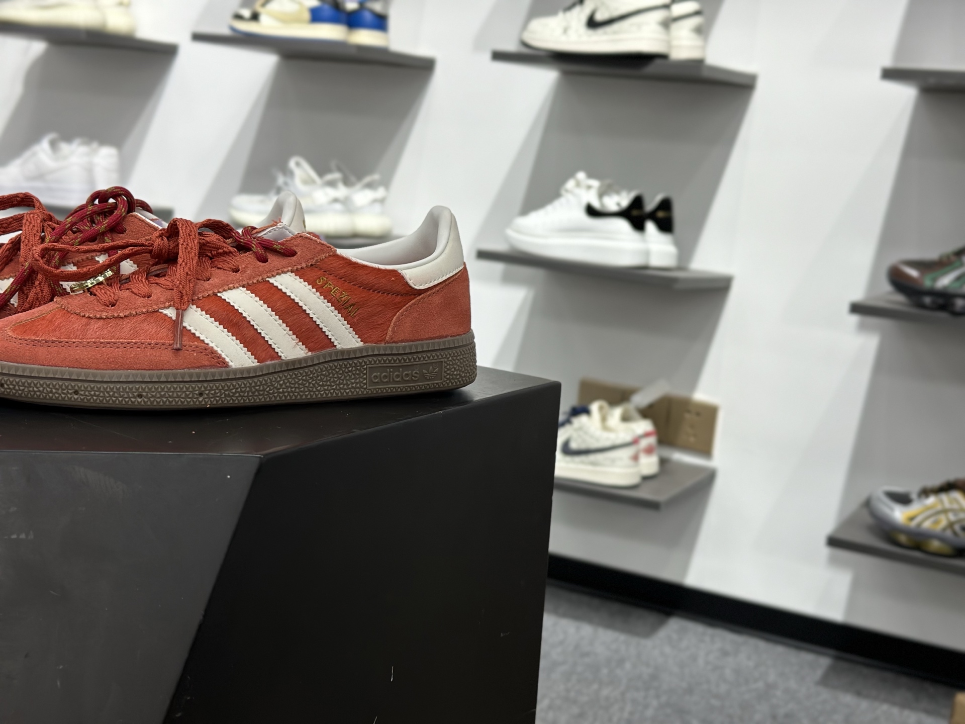 Ad Handball Spezial 复古单品 马年限定 阿迪达斯经典款复古休闲板鞋 KJ6299