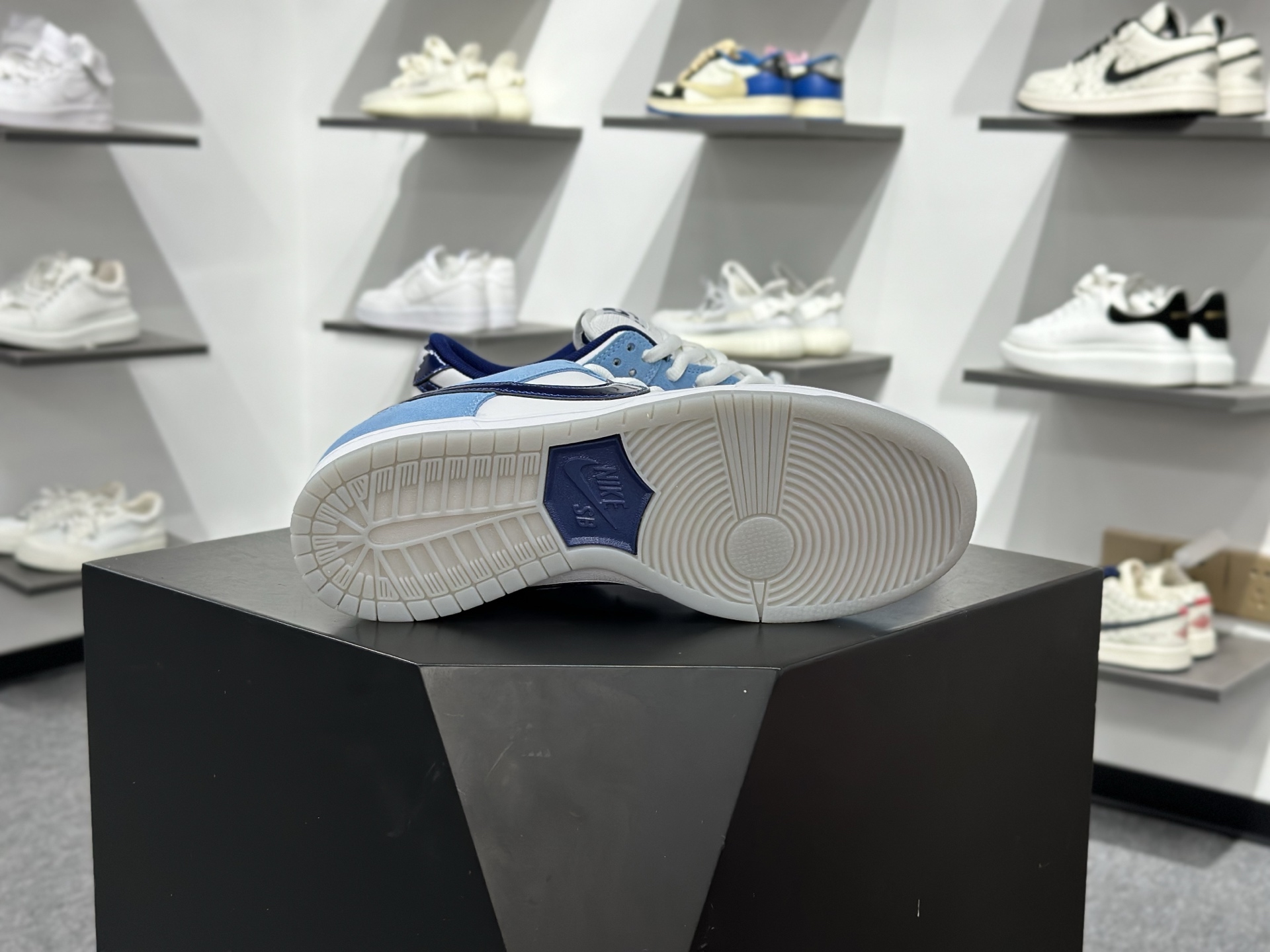 Nike SB Dunk Low 天蓝白 BP0508-038-Top High Quatity Cheap Sneakers Fashion Clothing Clothes Bags handbags Shoes of all Brand wholesale With The best Quality And Beautiful Price from China Factory Chinese suppliers wholesaler seller Nike SB Dunk Low 天蓝白 BP0508-038