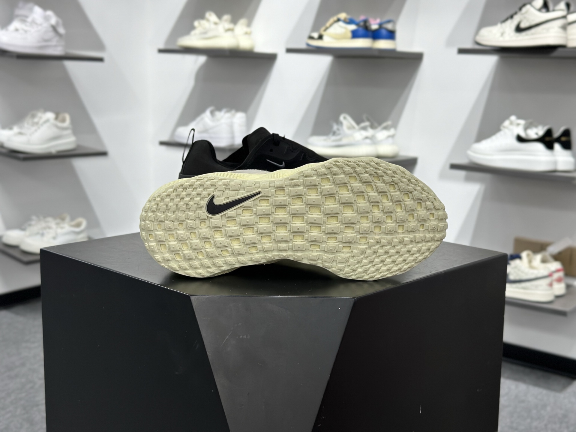 Nike NIKE AVA ROVER HS耐克顶级迈柔」路跑鞋 通过超强缓震与舒适度的全面提升令跑步更加轻松 DX4215-003-High Quatity Cheap Brand wholesale wholesaler seller Clothes Bags handbags Sneakers Top Fashion Clothing Shoes from China Factory Chinese suppliers best Quality Beautiful Price Nike NIKE AVA ROVER HS耐克顶级迈柔」路跑鞋 通过超强缓震与舒适度的全面提升令跑步更加轻松 DX4215-003