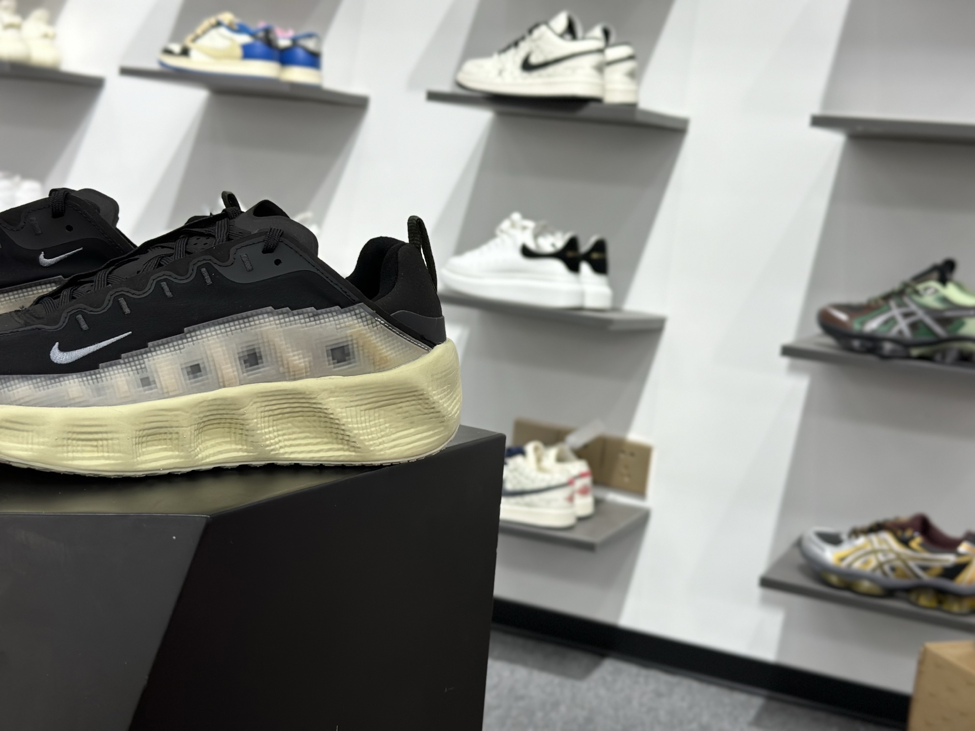 Nike NIKE AVA ROVER HS耐克顶级迈柔」路跑鞋 通过超强缓震与舒适度的全面提升令跑步更加轻松 DX4215-003-High Quatity Cheap Brand wholesale wholesaler seller Clothes Bags handbags Sneakers Top Fashion Clothing Shoes from China Factory Chinese suppliers best Quality Beautiful Price Nike NIKE AVA ROVER HS耐克顶级迈柔」路跑鞋 通过超强缓震与舒适度的全面提升令跑步更加轻松 DX4215-003