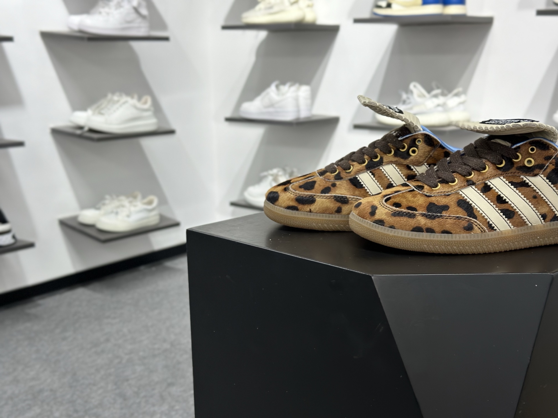 Wales Bonner x AD 阿迪 Samba 桑巴联名款 低帮休闲板鞋 IE0578-Top High Quatity Cheap Sneakers Fashion Clothing Clothes Bags handbags Shoes of all Brand wholesale With The best Quality And Beautiful Price from China Factory Chinese suppliers wholesaler seller Wales Bonner x AD 阿迪 Samba 桑巴联名款 低帮休闲板鞋 IE0578