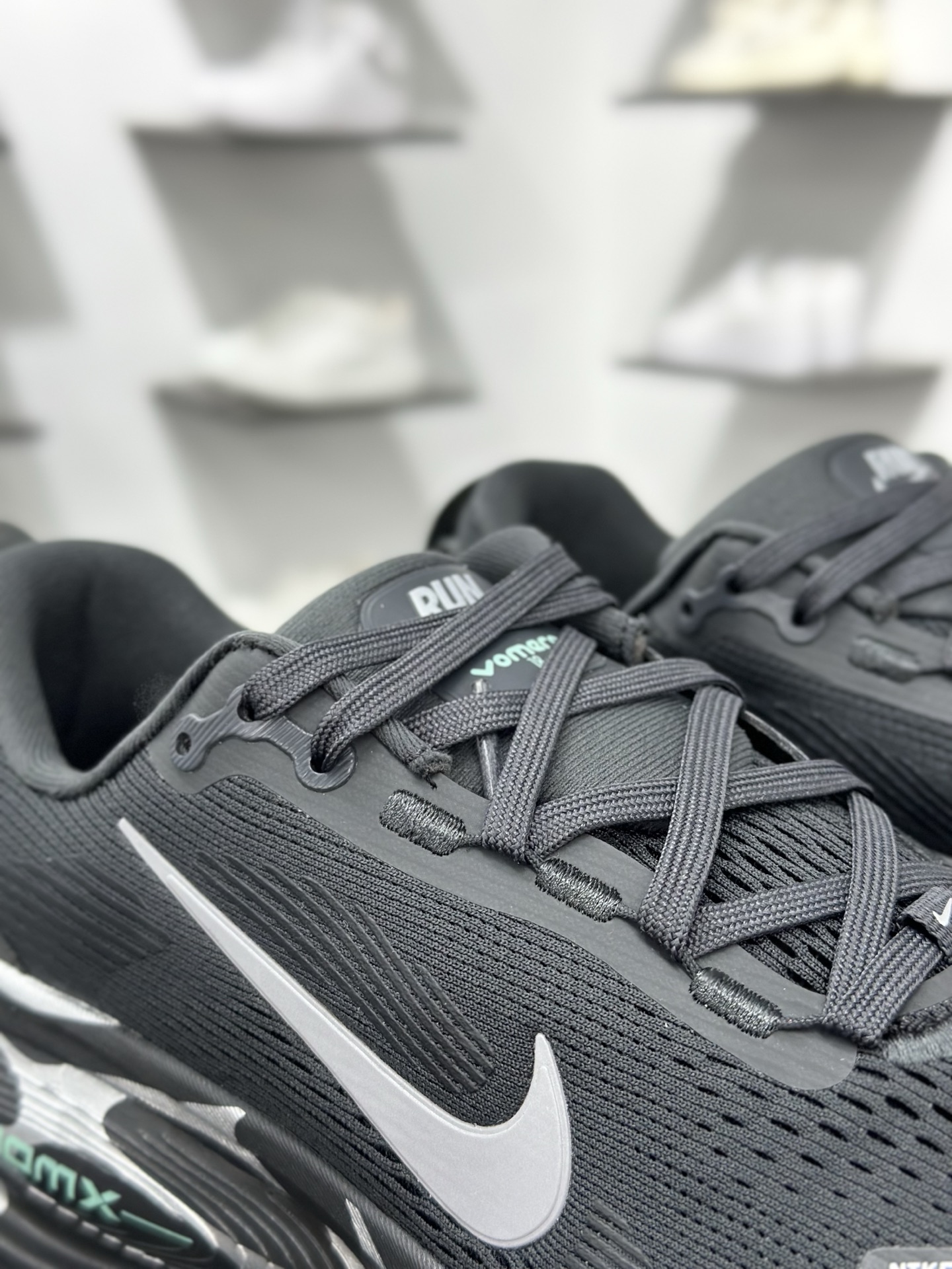 NK Zoom VOMERO 18 网面透气轻量跑鞋 IM6010-060-Top High Quatity Cheap Sneakers Fashion Clothing Clothes Bags handbags Shoes of all Brand wholesale With The best Quality And Beautiful Price from China Factory Chinese suppliers wholesaler seller NK Zoom VOMERO 18 网面透气轻量跑鞋 IM6010-060