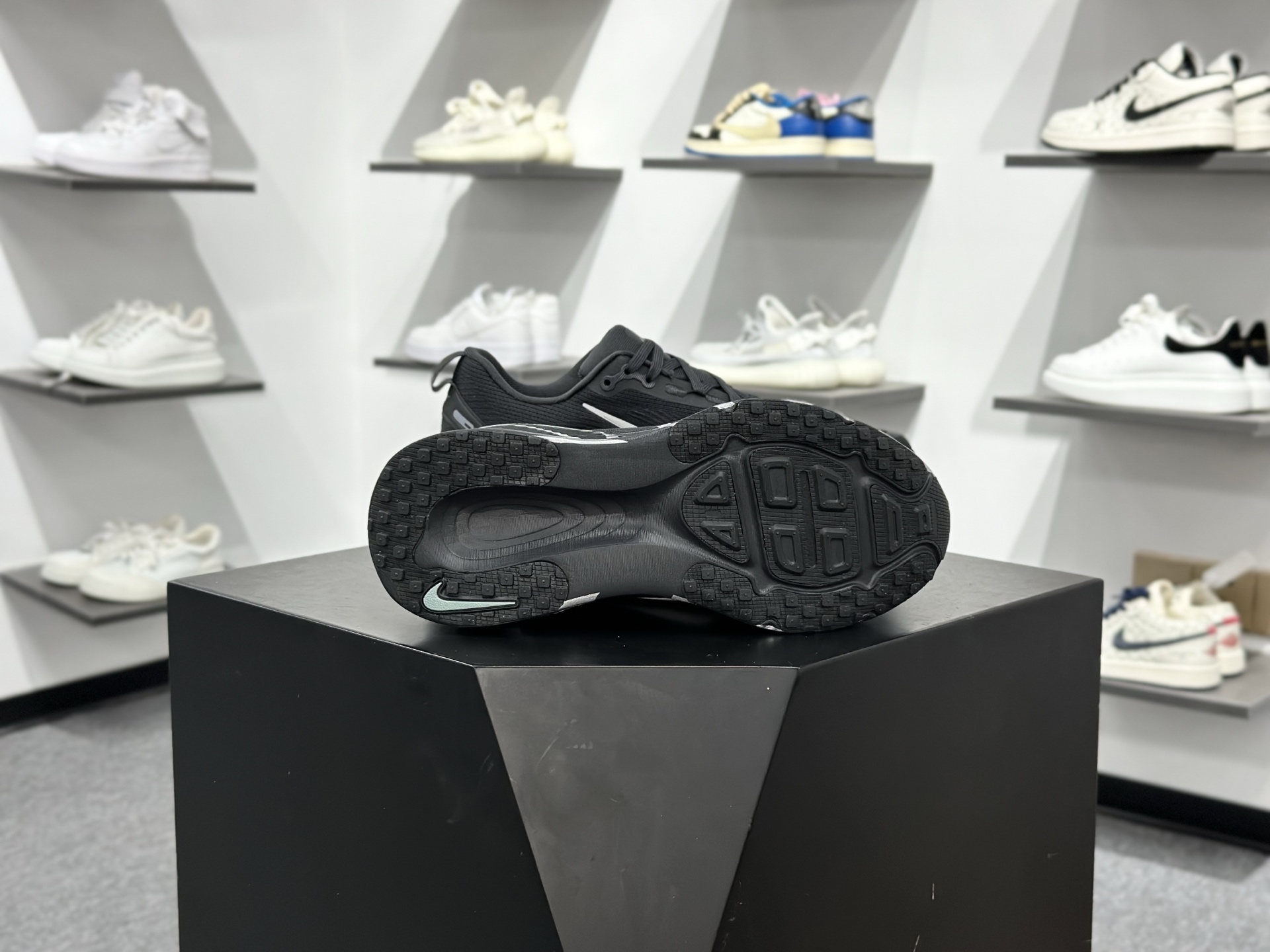 NK Zoom VOMERO 18 网面透气轻量跑鞋 IM6010-060-Top High Quatity Cheap Sneakers Fashion Clothing Clothes Bags handbags Shoes of all Brand wholesale With The best Quality And Beautiful Price from China Factory Chinese suppliers wholesaler seller NK Zoom VOMERO 18 网面透气轻量跑鞋 IM6010-060