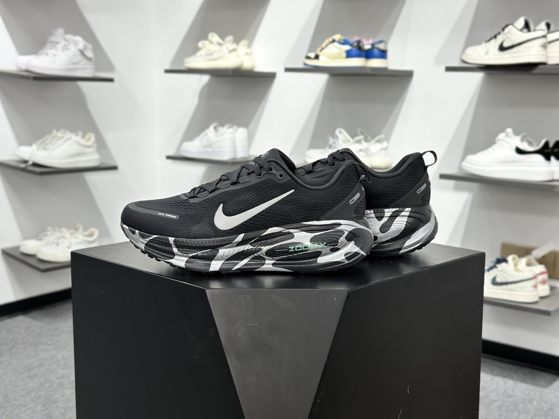 NK Zoom VOMERO 18 网面透气轻量跑鞋 IM6010-060-Top High Quatity Cheap Sneakers Fashion Clothing Clothes Bags handbags Shoes of all Brand wholesale With The best Quality And Beautiful Price from China Factory Chinese suppliers wholesaler seller NK Zoom VOMERO 18 网面透气轻量跑鞋 IM6010-060