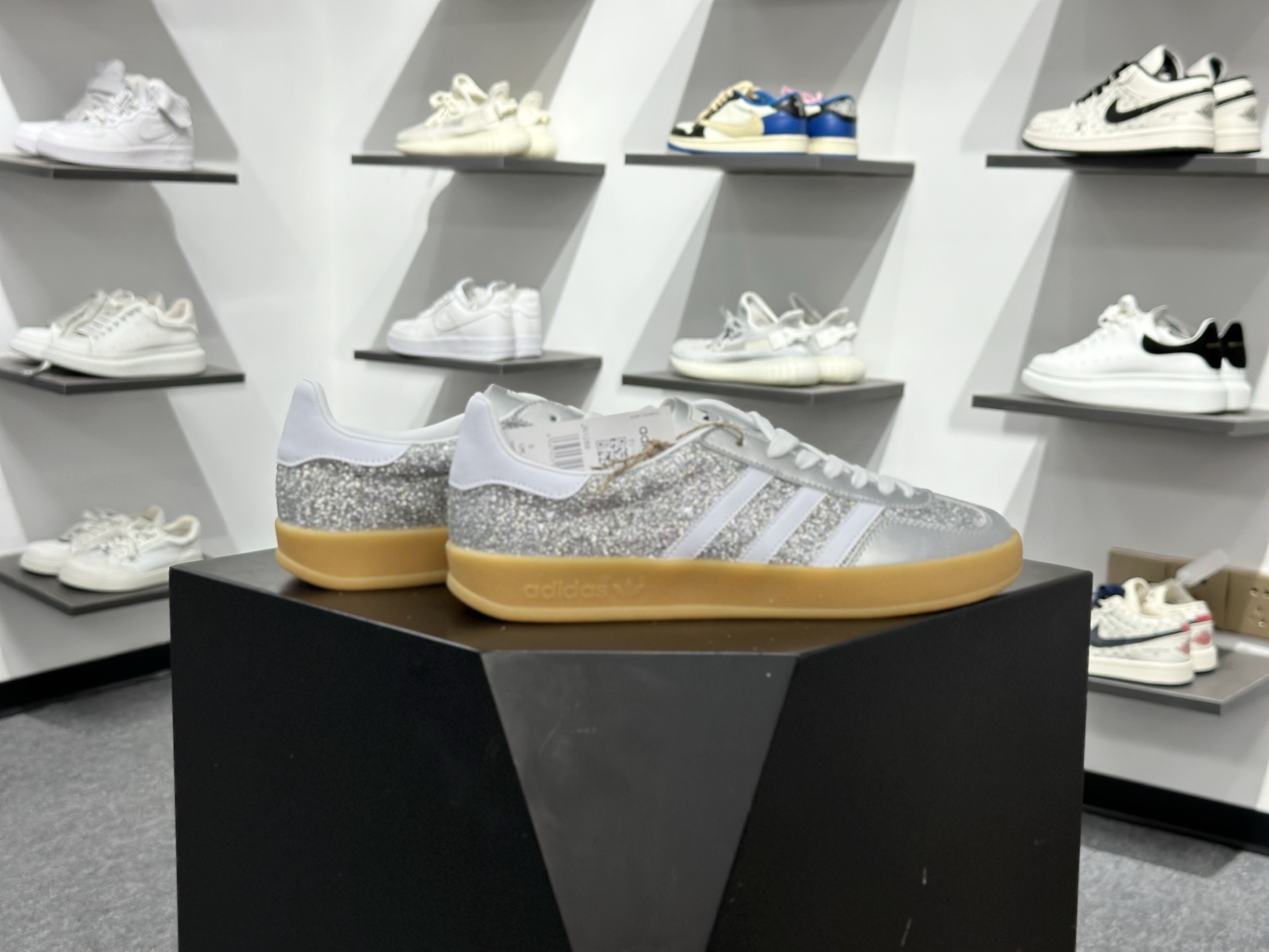 Adidas originals Gazelle Indoor GL复古单品 JR1288-Top High Quatity Cheap Sneakers Fashion Clothing Clothes Bags handbags Shoes of all Brand wholesale With The best Quality And Beautiful Price from China Factory Chinese suppliers wholesaler seller Adidas originals Gazelle Indoor GL复古单品 JR1288