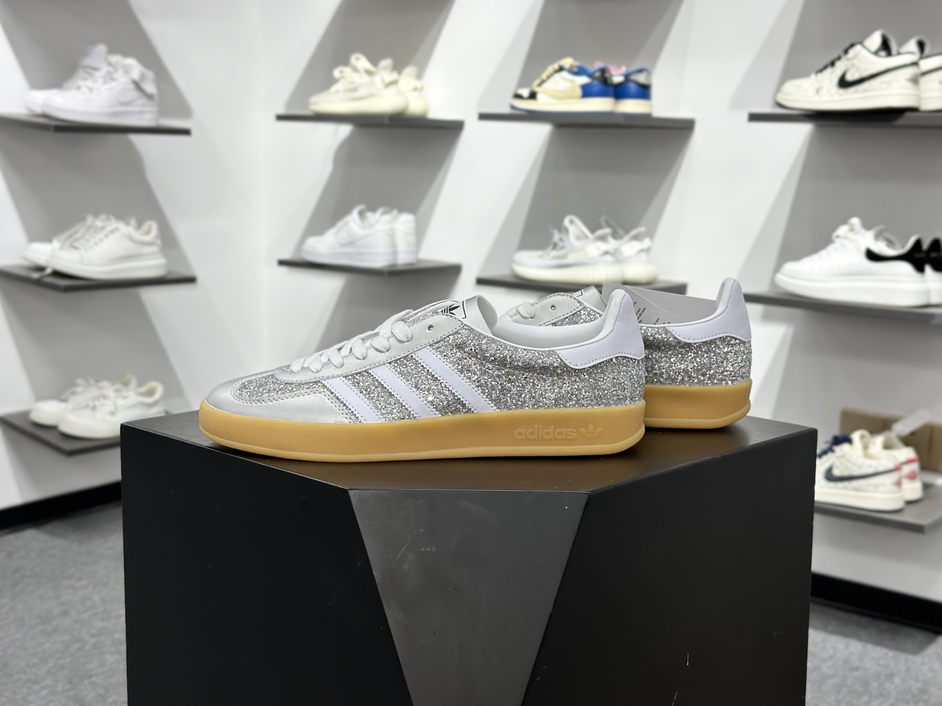 Adidas originals Gazelle Indoor GL复古单品 JR1288-Top High Quatity Cheap Sneakers Fashion Clothing Clothes Bags handbags Shoes of all Brand wholesale With The best Quality And Beautiful Price from China Factory Chinese suppliers wholesaler seller Adidas originals Gazelle Indoor GL复古单品 JR1288