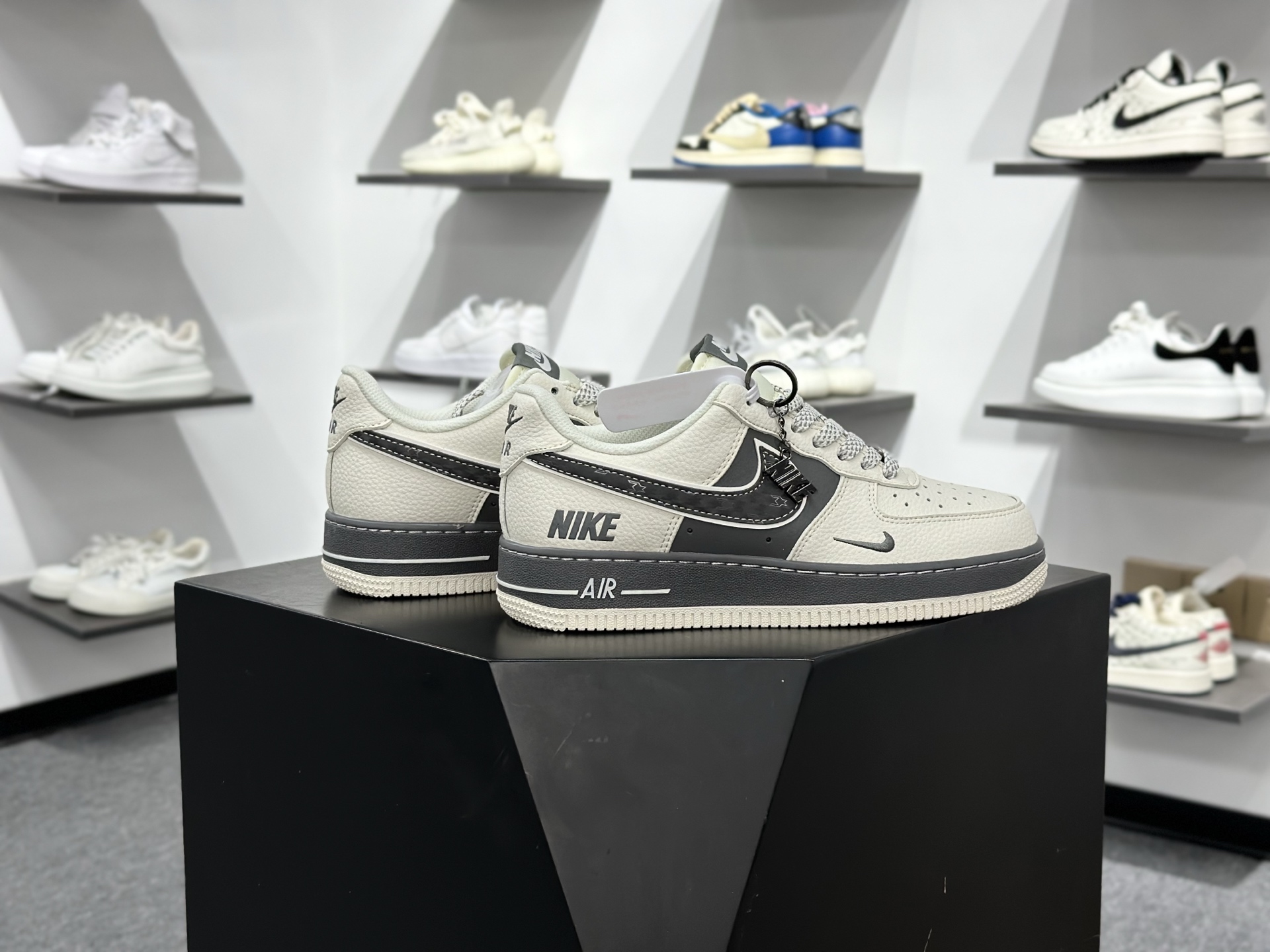 NIKE AIR FORCE 1‘07 LV8 SM6688-107-Top High Quatity Cheap Sneakers Fashion Clothing Clothes Bags handbags Shoes of all Brand wholesale With The best Quality And Beautiful Price from China Factory Chinese suppliers wholesaler seller NIKE AIR FORCE 1‘07 LV8 SM6688-107