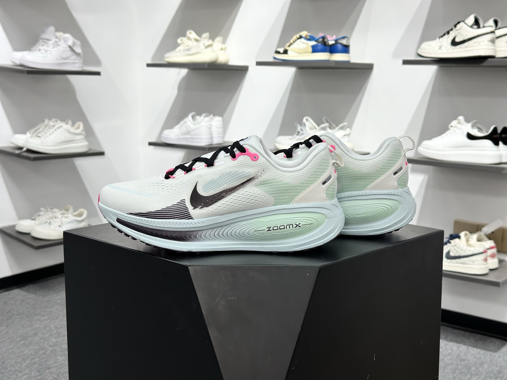 NK Zoom VOMERO 18 网面透气轻量跑鞋 IM6676-104-Chinese wholesaler seller Clothes Bags handbags wholesale Shoes High Quatity wholesaler seller Cheap Sneakers from China Factory Chinese suppliers china wholesale clothing wholesaler seller NK Zoom VOMERO 18 网面透气轻量跑鞋 IM6676-104