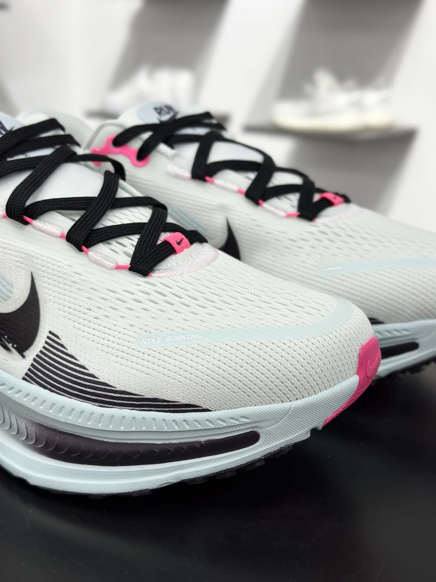 NK Zoom VOMERO 18 网面透气轻量跑鞋 IM6676-104-Chinese wholesaler seller Clothes Bags handbags wholesale Shoes High Quatity wholesaler seller Cheap Sneakers from China Factory Chinese suppliers china wholesale clothing wholesaler seller NK Zoom VOMERO 18 网面透气轻量跑鞋 IM6676-104