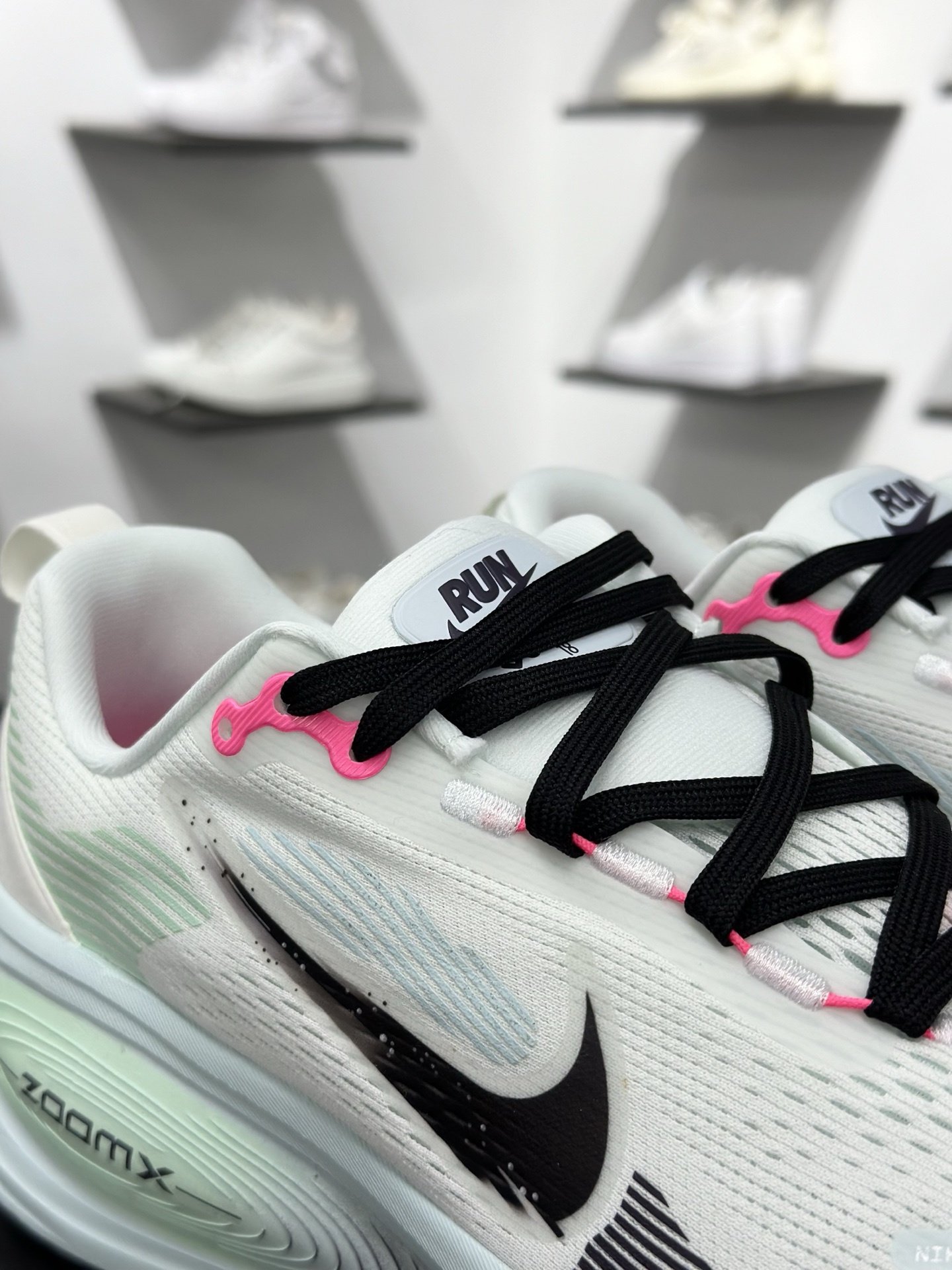 NK Zoom VOMERO 18 网面透气轻量跑鞋 IM6676-104-Chinese wholesaler seller Clothes Bags handbags wholesale Shoes High Quatity wholesaler seller Cheap Sneakers from China Factory Chinese suppliers china wholesale clothing wholesaler seller NK Zoom VOMERO 18 网面透气轻量跑鞋 IM6676-104
