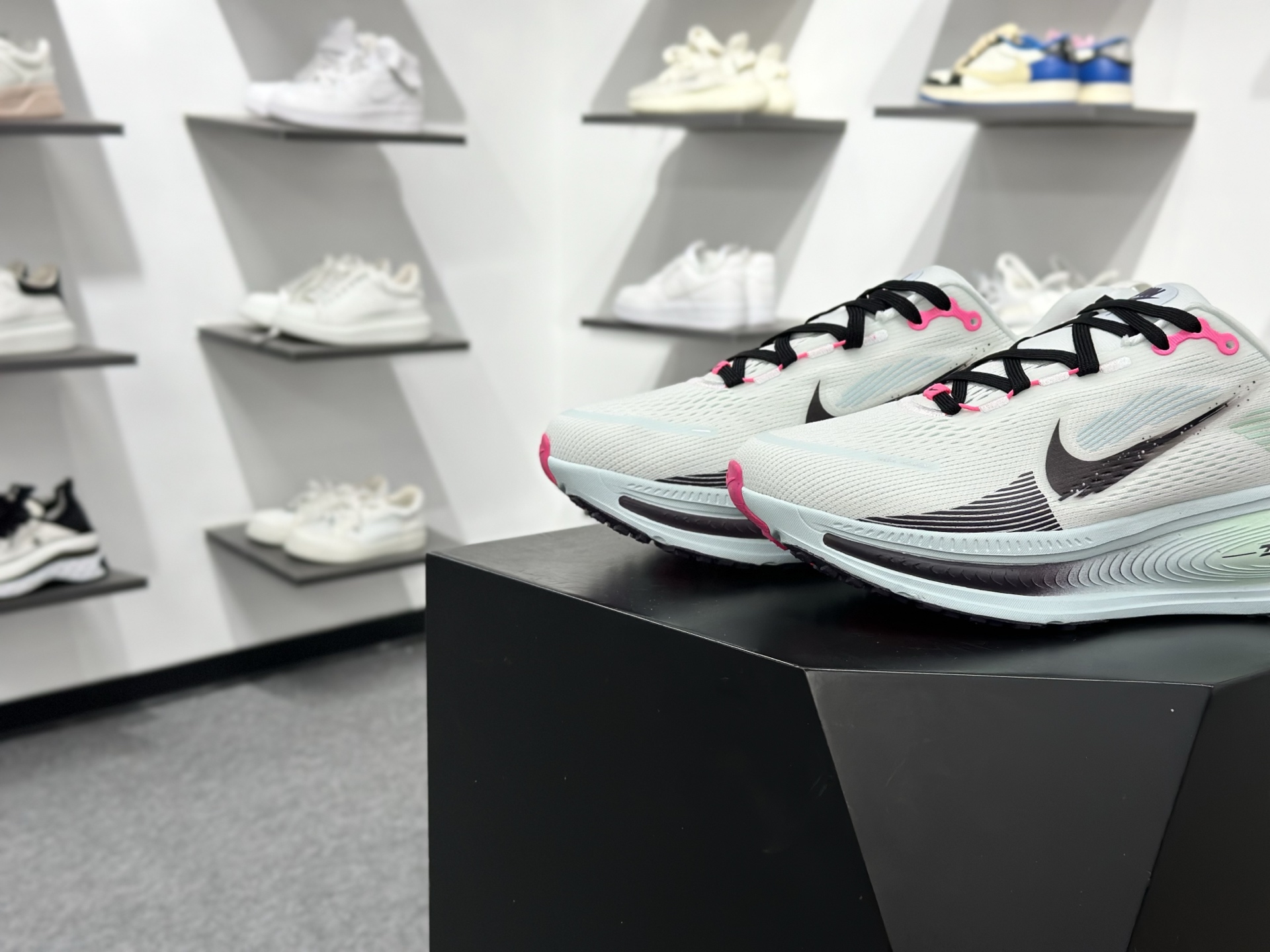 NK Zoom VOMERO 18 网面透气轻量跑鞋 IM6676-104-Chinese wholesaler seller Clothes Bags handbags wholesale Shoes High Quatity wholesaler seller Cheap Sneakers from China Factory Chinese suppliers china wholesale clothing wholesaler seller NK Zoom VOMERO 18 网面透气轻量跑鞋 IM6676-104