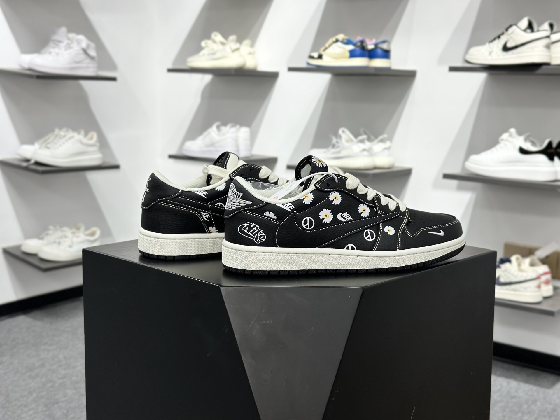Nike Air Jordan 1 Low 定制配色 LV联名 定制AJ联名-高端定制 低帮复古文化板鞋 DZ2688-011-Top High Quatity Cheap Sneakers Fashion Clothing Clothes Bags handbags Shoes of all Brand wholesale With The best Quality And Beautiful Price from China Factory Chinese suppliers wholesaler seller Nike Air Jordan 1 Low 定制配色 LV联名 定制AJ联名-高端定制 低帮复古文化板鞋 DZ2688-011