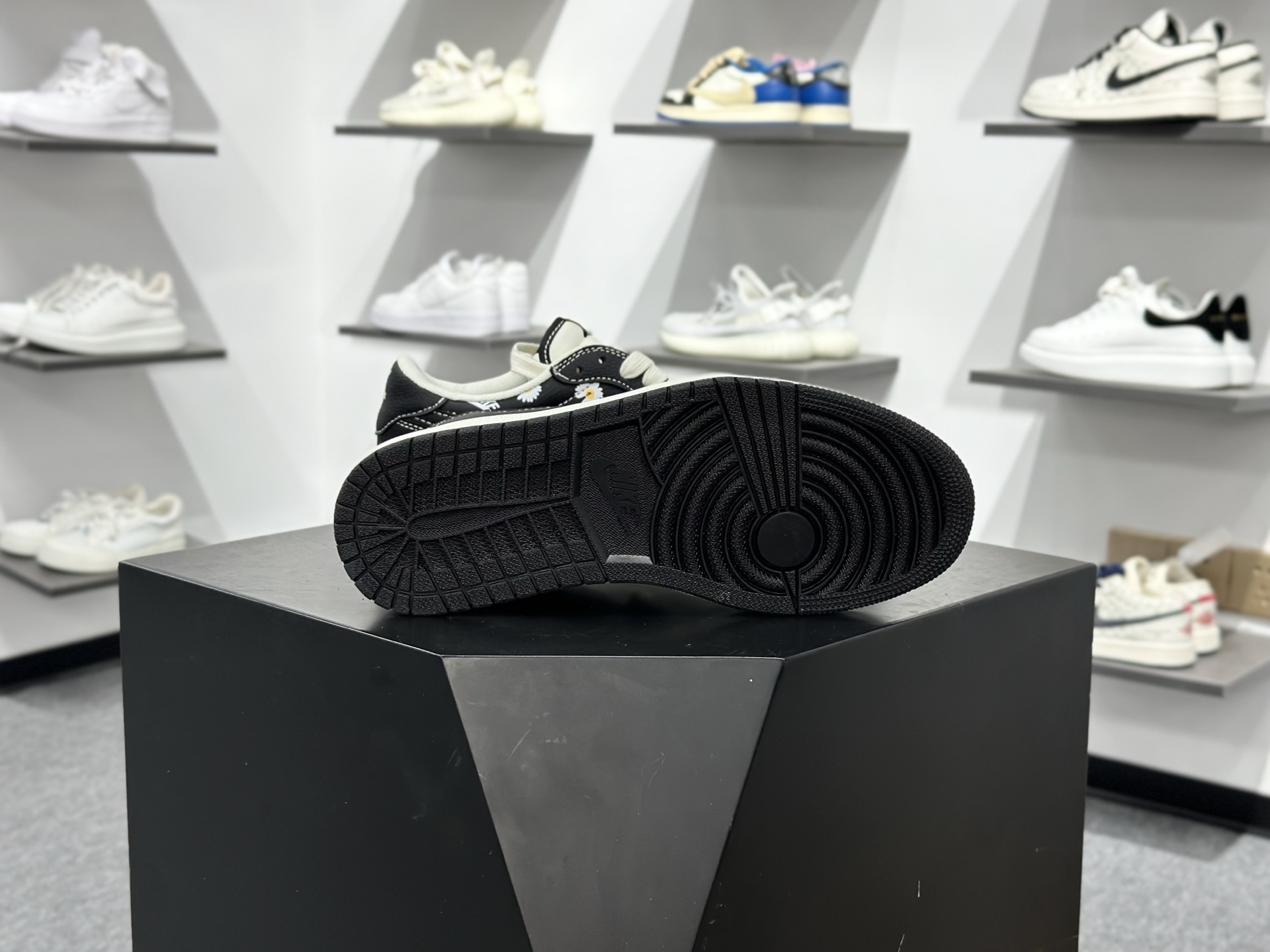 Nike Air Jordan 1 Low 定制配色 LV联名 定制AJ联名-高端定制 低帮复古文化板鞋 DZ2688-011-Top High Quatity Cheap Sneakers Fashion Clothing Clothes Bags handbags Shoes of all Brand wholesale With The best Quality And Beautiful Price from China Factory Chinese suppliers wholesaler seller Nike Air Jordan 1 Low 定制配色 LV联名 定制AJ联名-高端定制 低帮复古文化板鞋 DZ2688-011