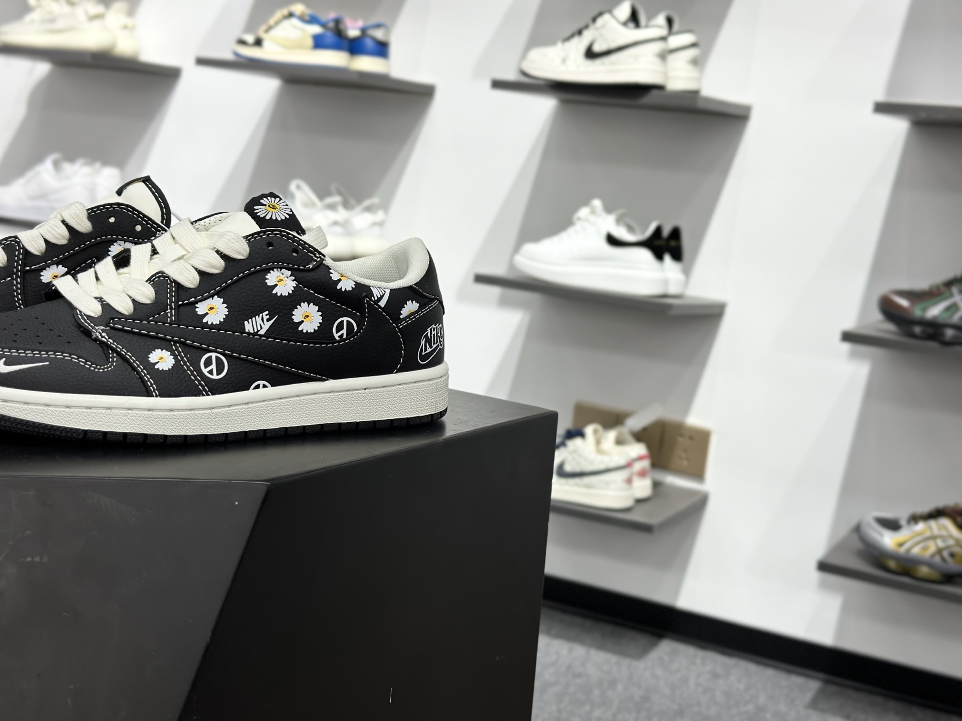 Nike Air Jordan 1 Low 定制配色 LV联名 定制AJ联名-高端定制 低帮复古文化板鞋 DZ2688-011-Top High Quatity Cheap Sneakers Fashion Clothing Clothes Bags handbags Shoes of all Brand wholesale With The best Quality And Beautiful Price from China Factory Chinese suppliers wholesaler seller Nike Air Jordan 1 Low 定制配色 LV联名 定制AJ联名-高端定制 低帮复古文化板鞋 DZ2688-011