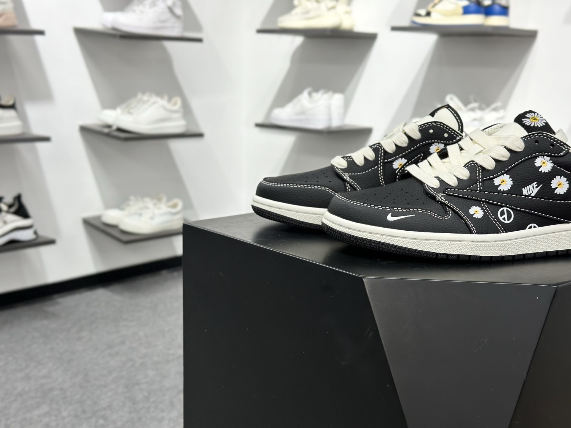 Nike Air Jordan 1 Low 定制配色 LV联名 定制AJ联名-高端定制 低帮复古文化板鞋 DZ2688-011-Top High Quatity Cheap Sneakers Fashion Clothing Clothes Bags handbags Shoes of all Brand wholesale With The best Quality And Beautiful Price from China Factory Chinese suppliers wholesaler seller Nike Air Jordan 1 Low 定制配色 LV联名 定制AJ联名-高端定制 低帮复古文化板鞋 DZ2688-011