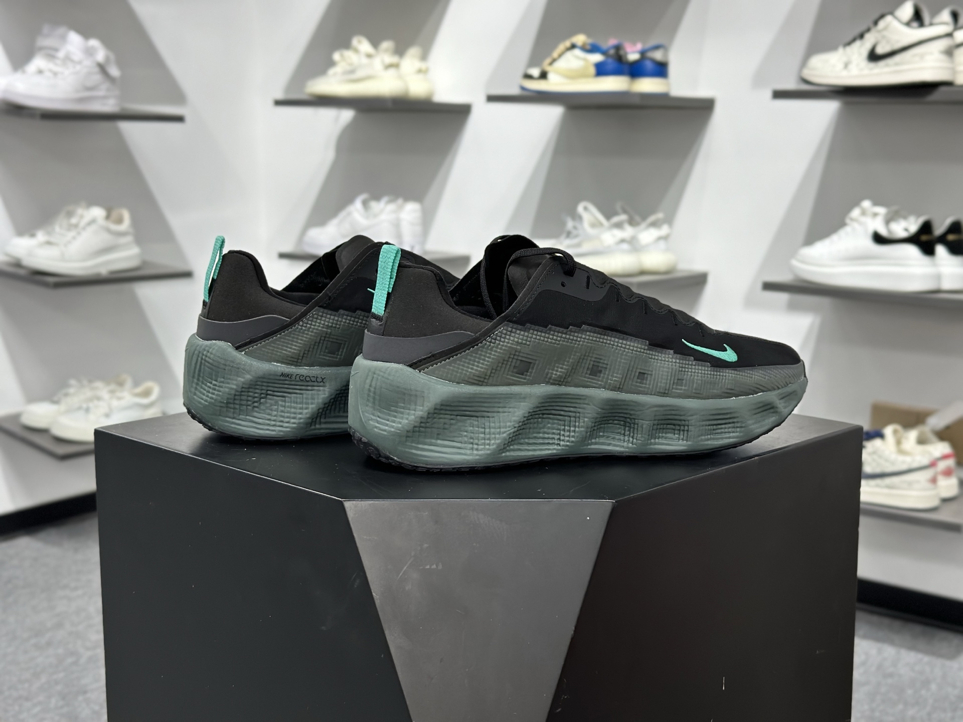 Nike NIKE AVA ROVER HS耐克顶级迈柔路跑鞋 DX4215-006-Top High Quatity Cheap Sneakers Fashion Clothing Clothes Bags handbags Shoes of all Brand wholesale With The best Quality And Beautiful Price from China Factory Chinese suppliers wholesaler seller Nike NIKE AVA ROVER HS耐克顶级迈柔路跑鞋 DX4215-006