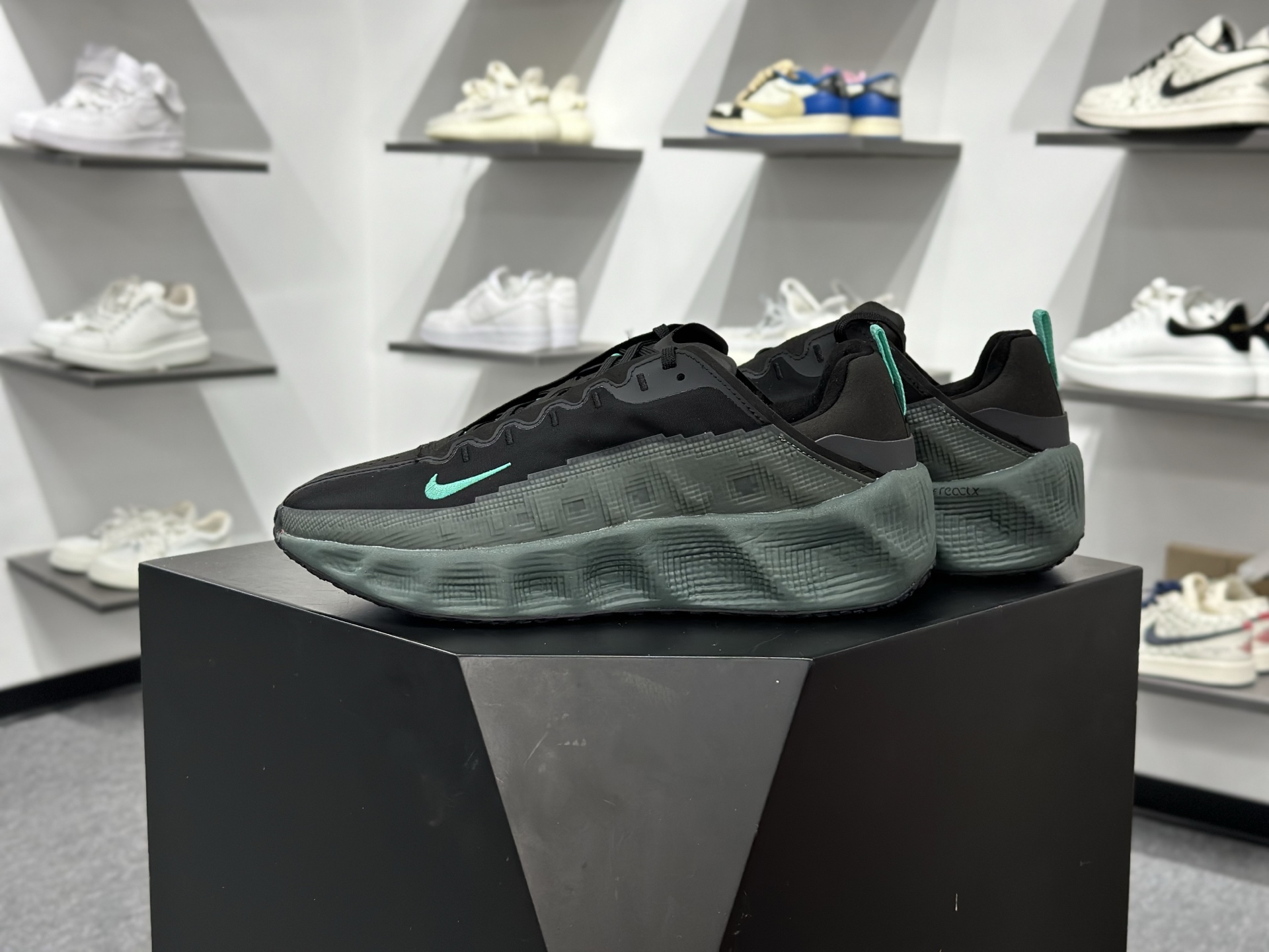 Nike NIKE AVA ROVER HS耐克顶级迈柔路跑鞋 DX4215-006-Top High Quatity Cheap Sneakers Fashion Clothing Clothes Bags handbags Shoes of all Brand wholesale With The best Quality And Beautiful Price from China Factory Chinese suppliers wholesaler seller Nike NIKE AVA ROVER HS耐克顶级迈柔路跑鞋 DX4215-006