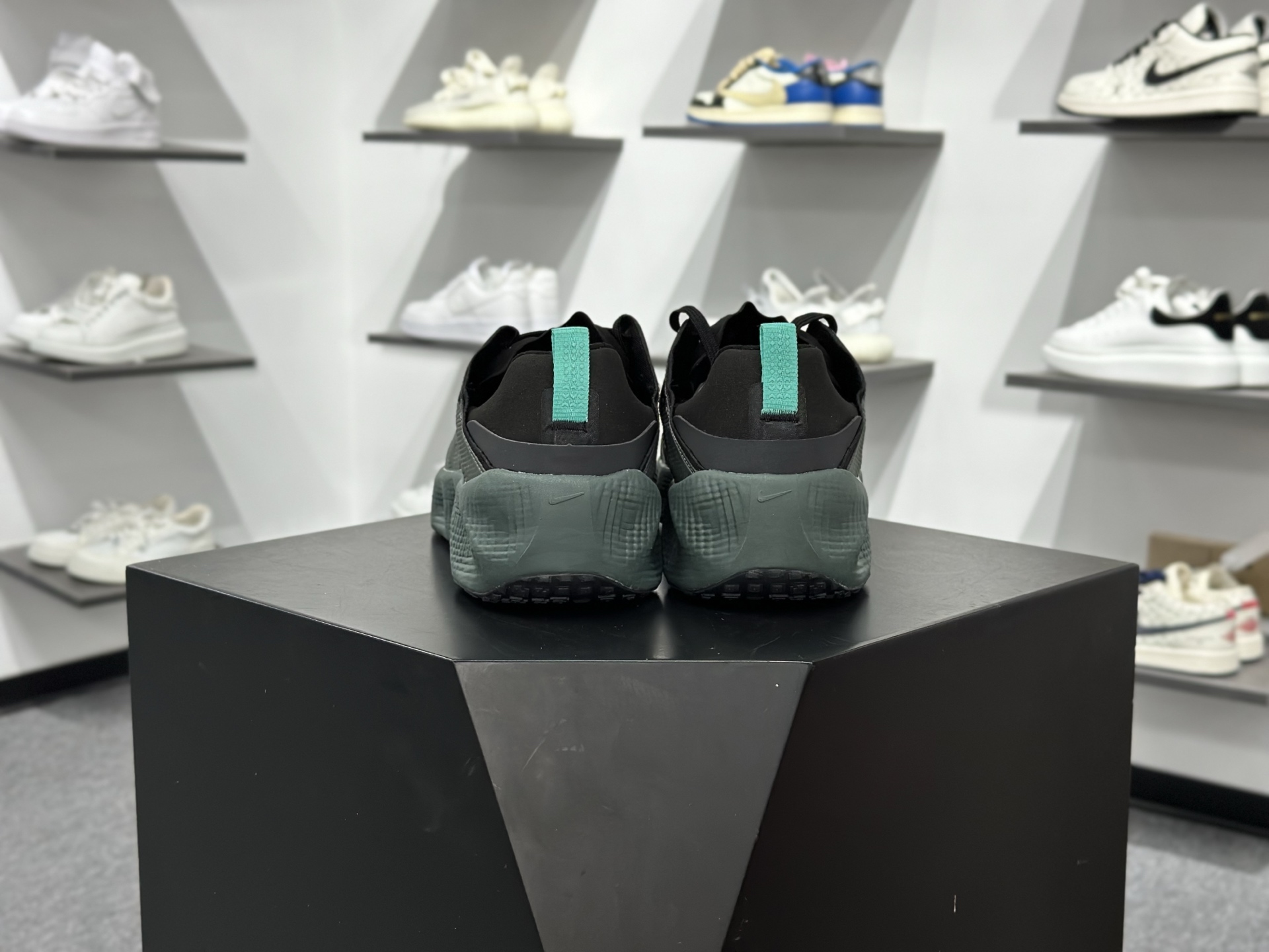 Nike NIKE AVA ROVER HS耐克顶级迈柔路跑鞋 DX4215-006-Top High Quatity Cheap Sneakers Fashion Clothing Clothes Bags handbags Shoes of all Brand wholesale With The best Quality And Beautiful Price from China Factory Chinese suppliers wholesaler seller Nike NIKE AVA ROVER HS耐克顶级迈柔路跑鞋 DX4215-006