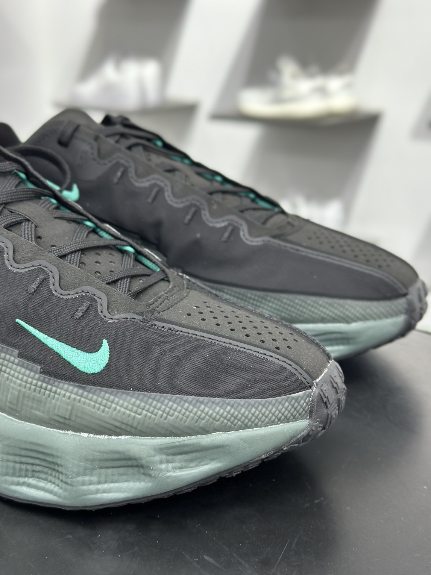Nike NIKE AVA ROVER HS耐克顶级迈柔路跑鞋 DX4215-006-Top High Quatity Cheap Sneakers Fashion Clothing Clothes Bags handbags Shoes of all Brand wholesale With The best Quality And Beautiful Price from China Factory Chinese suppliers wholesaler seller Nike NIKE AVA ROVER HS耐克顶级迈柔路跑鞋 DX4215-006