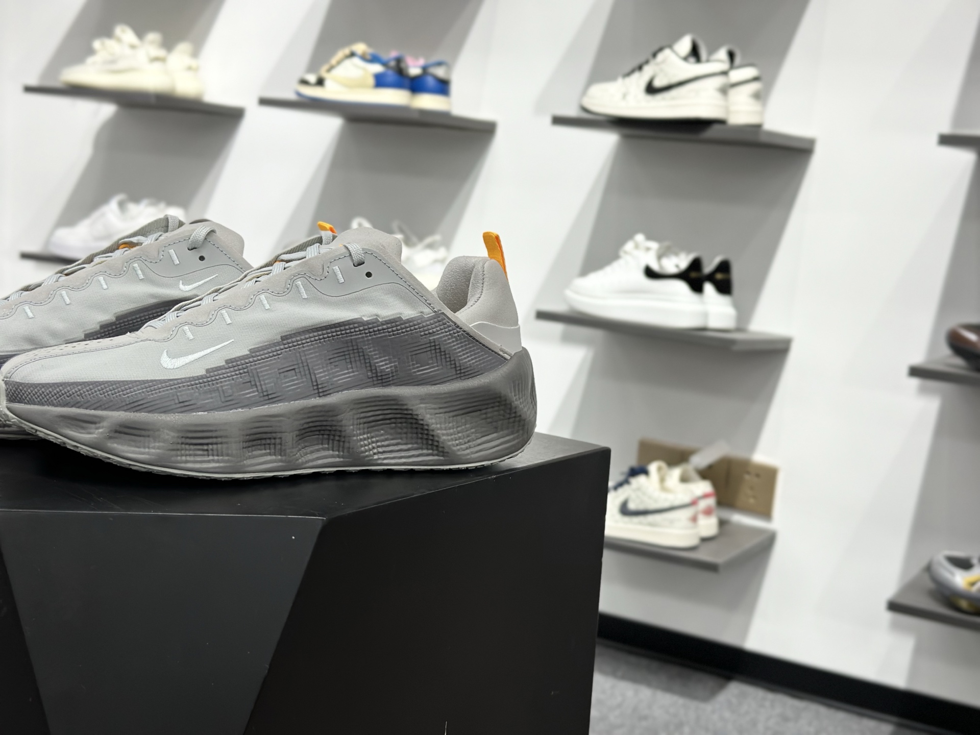 Nike Vomero Premium 耐克顶级迈柔路跑鞋 DX4215-004-Top High Quatity Cheap Sneakers Fashion Clothing Clothes Bags handbags Shoes of all Brand wholesale With The best Quality And Beautiful Price from China Factory Chinese suppliers wholesaler seller Nike Vomero Premium 耐克顶级迈柔路跑鞋 DX4215-004