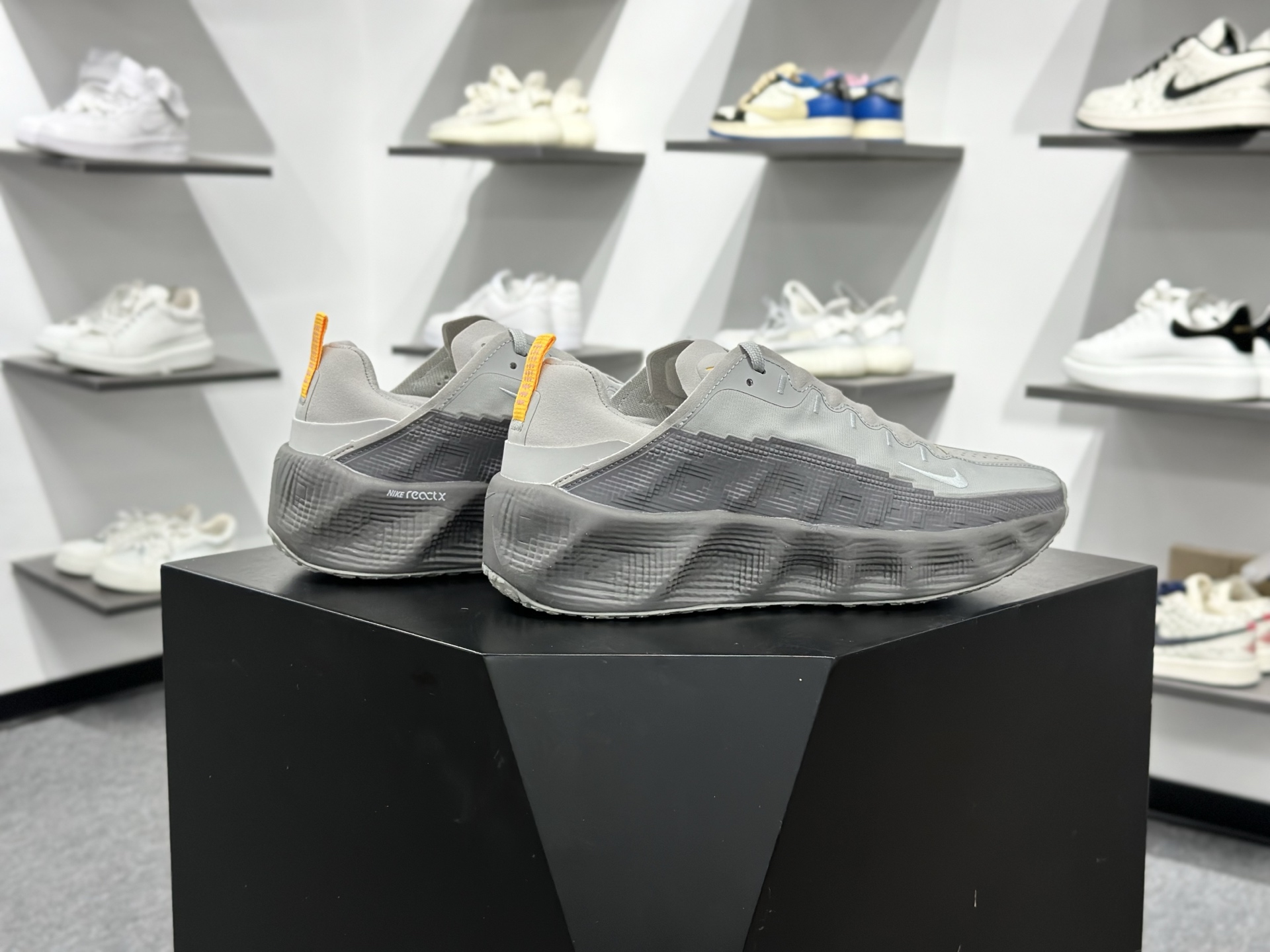 Nike Vomero Premium 耐克顶级迈柔路跑鞋 DX4215-004-Top High Quatity Cheap Sneakers Fashion Clothing Clothes Bags handbags Shoes of all Brand wholesale With The best Quality And Beautiful Price from China Factory Chinese suppliers wholesaler seller Nike Vomero Premium 耐克顶级迈柔路跑鞋 DX4215-004