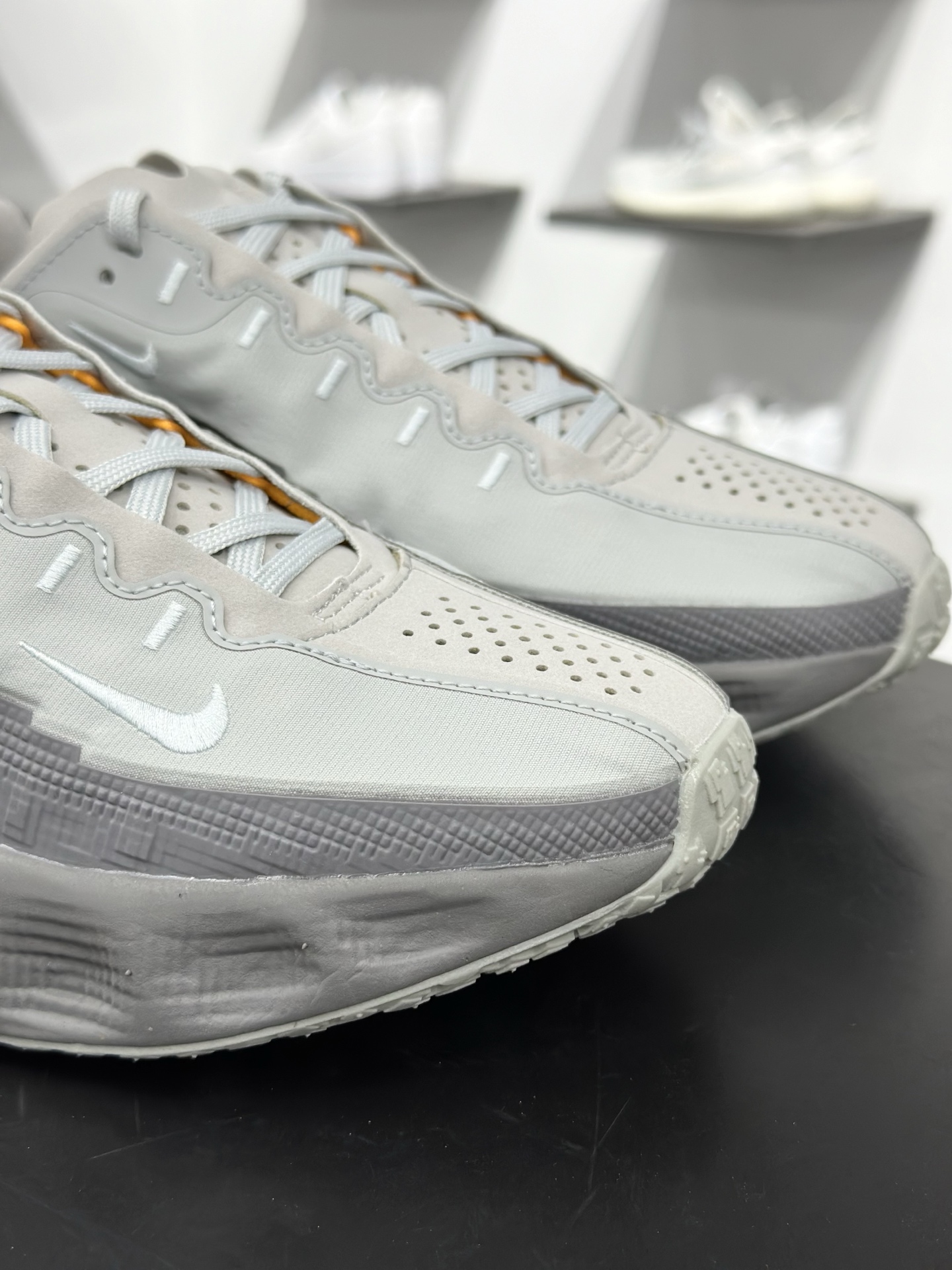 Nike Vomero Premium 耐克顶级迈柔路跑鞋 DX4215-004-Top High Quatity Cheap Sneakers Fashion Clothing Clothes Bags handbags Shoes of all Brand wholesale With The best Quality And Beautiful Price from China Factory Chinese suppliers wholesaler seller Nike Vomero Premium 耐克顶级迈柔路跑鞋 DX4215-004