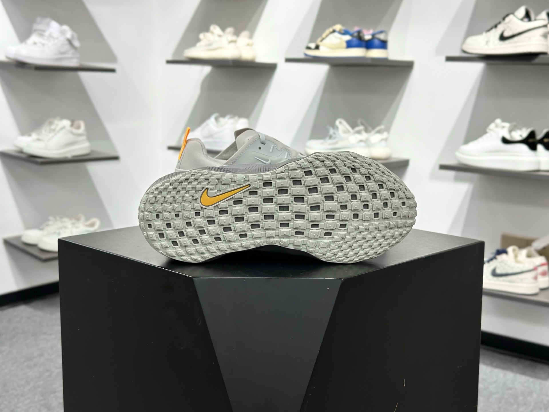 Nike Vomero Premium 耐克顶级迈柔路跑鞋 DX4215-004-Top High Quatity Cheap Sneakers Fashion Clothing Clothes Bags handbags Shoes of all Brand wholesale With The best Quality And Beautiful Price from China Factory Chinese suppliers wholesaler seller Nike Vomero Premium 耐克顶级迈柔路跑鞋 DX4215-004