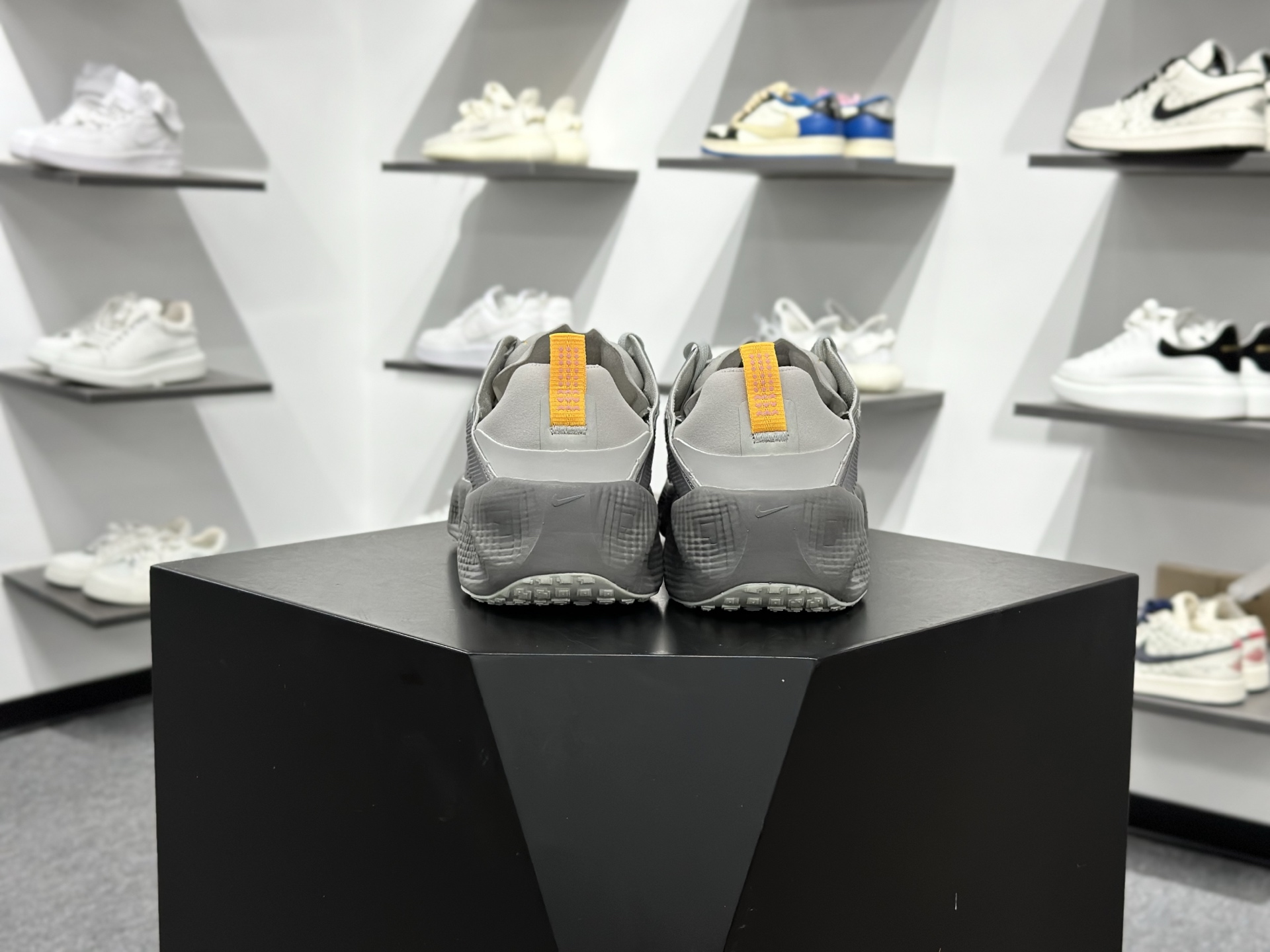 Nike Vomero Premium 耐克顶级迈柔路跑鞋 DX4215-004-Top High Quatity Cheap Sneakers Fashion Clothing Clothes Bags handbags Shoes of all Brand wholesale With The best Quality And Beautiful Price from China Factory Chinese suppliers wholesaler seller Nike Vomero Premium 耐克顶级迈柔路跑鞋 DX4215-004