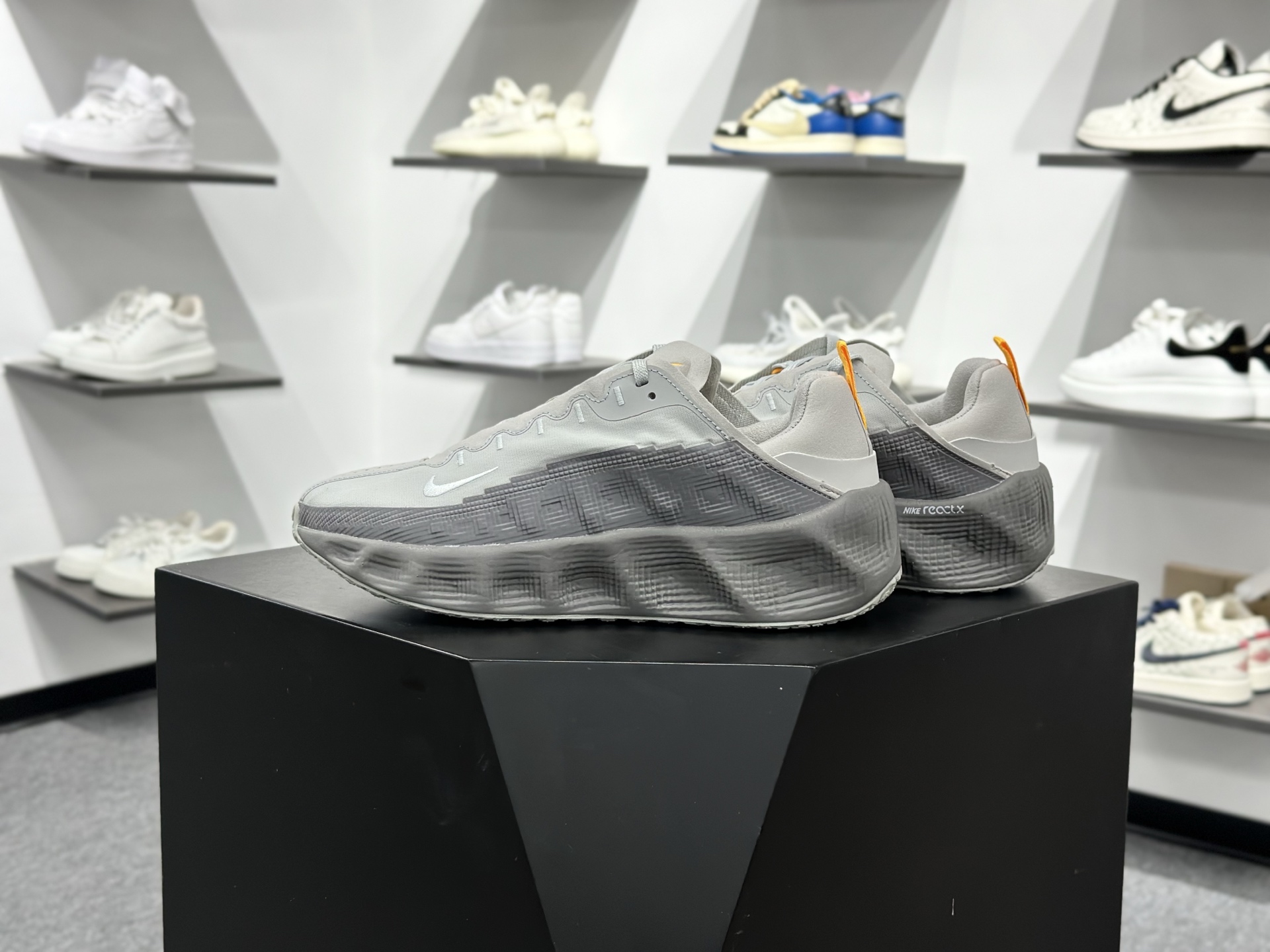 Nike Vomero Premium 耐克顶级迈柔路跑鞋 DX4215-004-Top High Quatity Cheap Sneakers Fashion Clothing Clothes Bags handbags Shoes of all Brand wholesale With The best Quality And Beautiful Price from China Factory Chinese suppliers wholesaler seller Nike Vomero Premium 耐克顶级迈柔路跑鞋 DX4215-004