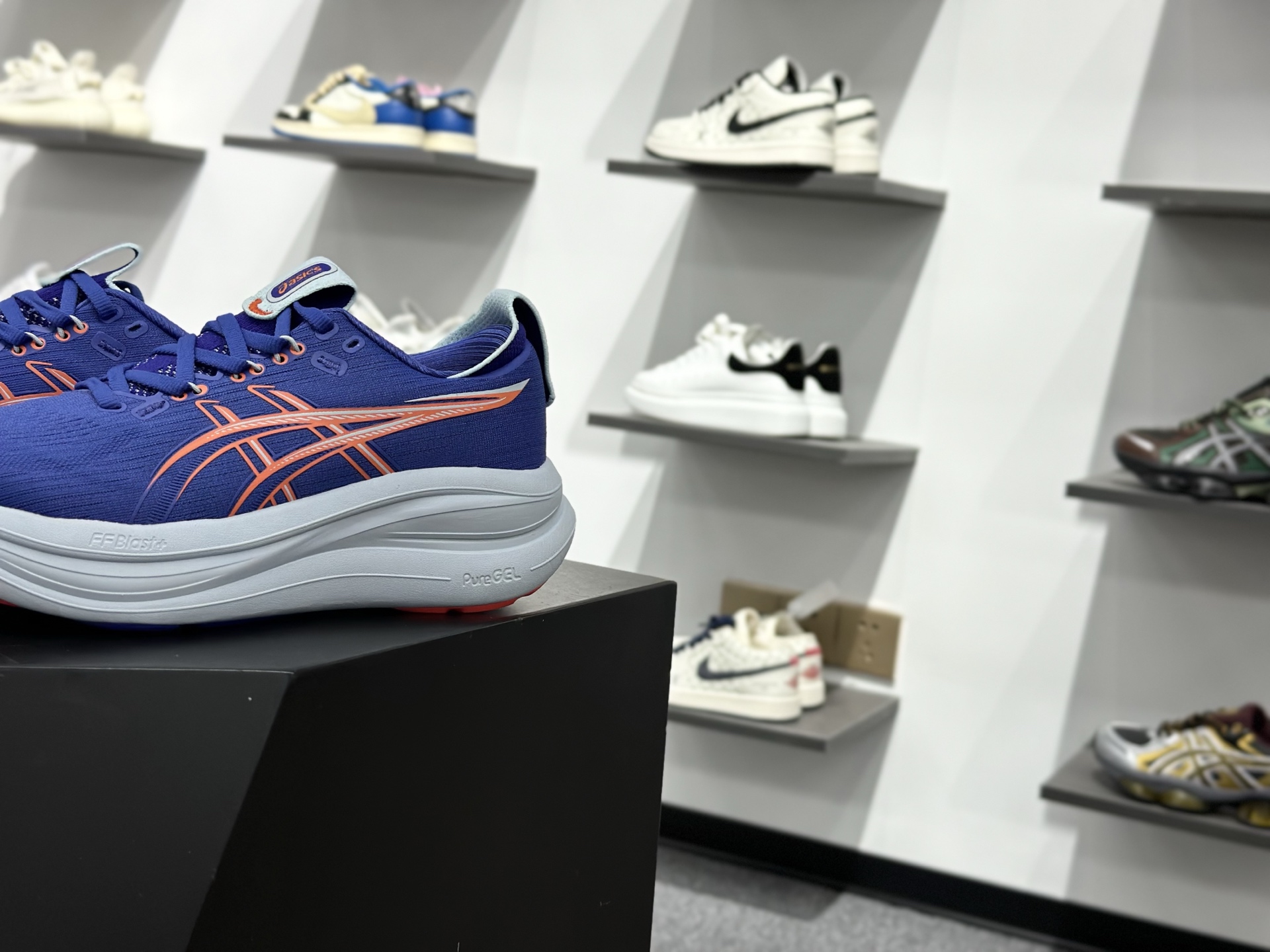 Asics GEL-NIMBUS 28复古单品 ASICS(亚瑟士) 1011C127-401-Top High Quatity Cheap Sneakers Fashion Clothing Clothes Bags handbags Shoes of all Brand wholesale With The best Quality And Beautiful Price from China Factory Chinese suppliers wholesaler seller Asics GEL-NIMBUS 28复古单品 ASICS(亚瑟士) 1011C127-401