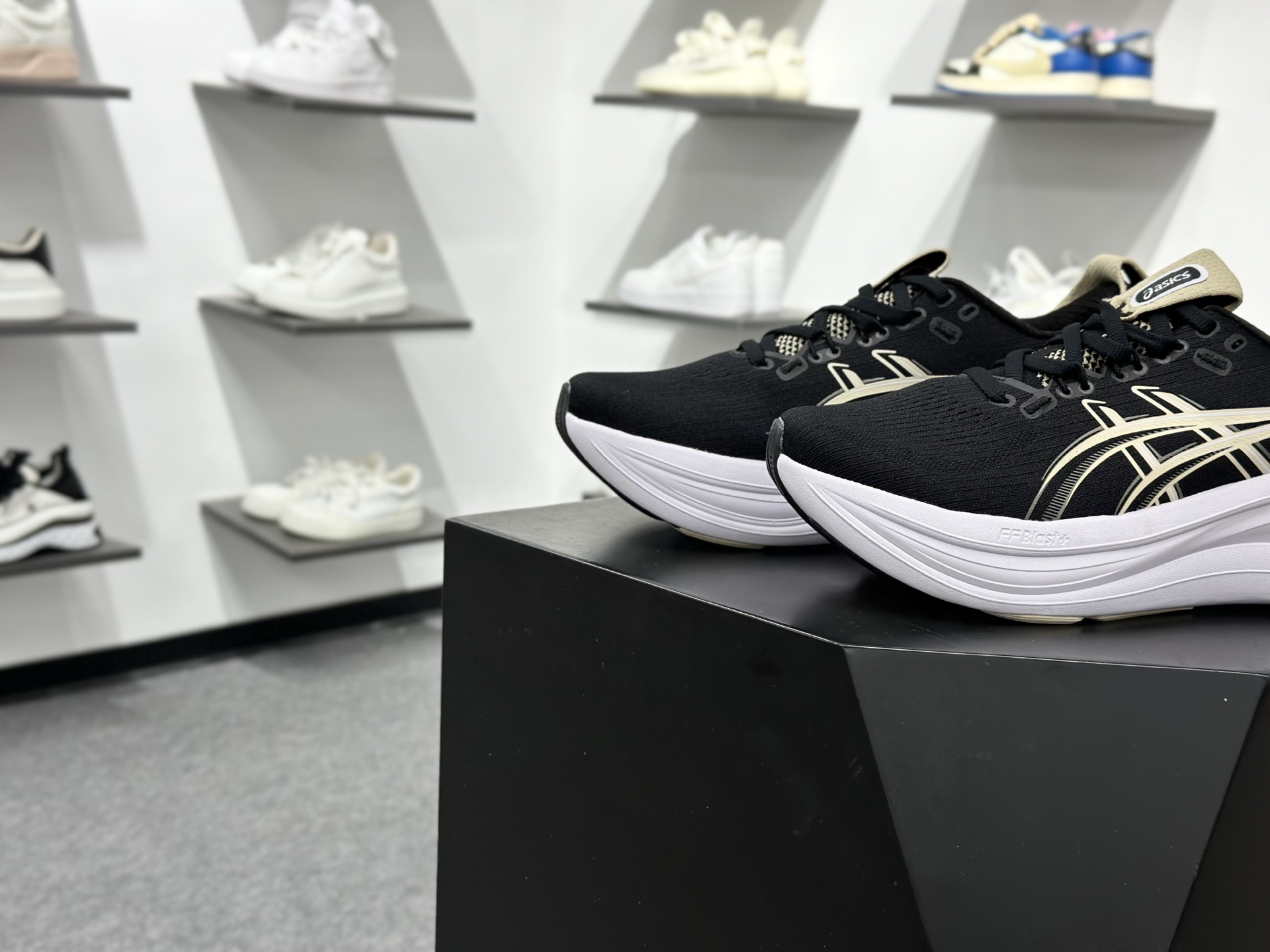 Asics GEL-NIMBUS 28复古单品 ASICS(亚瑟士) 1011C145-002-Top High Quatity Cheap Sneakers Fashion Clothing Clothes Bags handbags Shoes of all Brand wholesale With The best Quality And Beautiful Price from China Factory Chinese suppliers wholesaler seller Asics GEL-NIMBUS 28复古单品 ASICS(亚瑟士) 1011C145-002