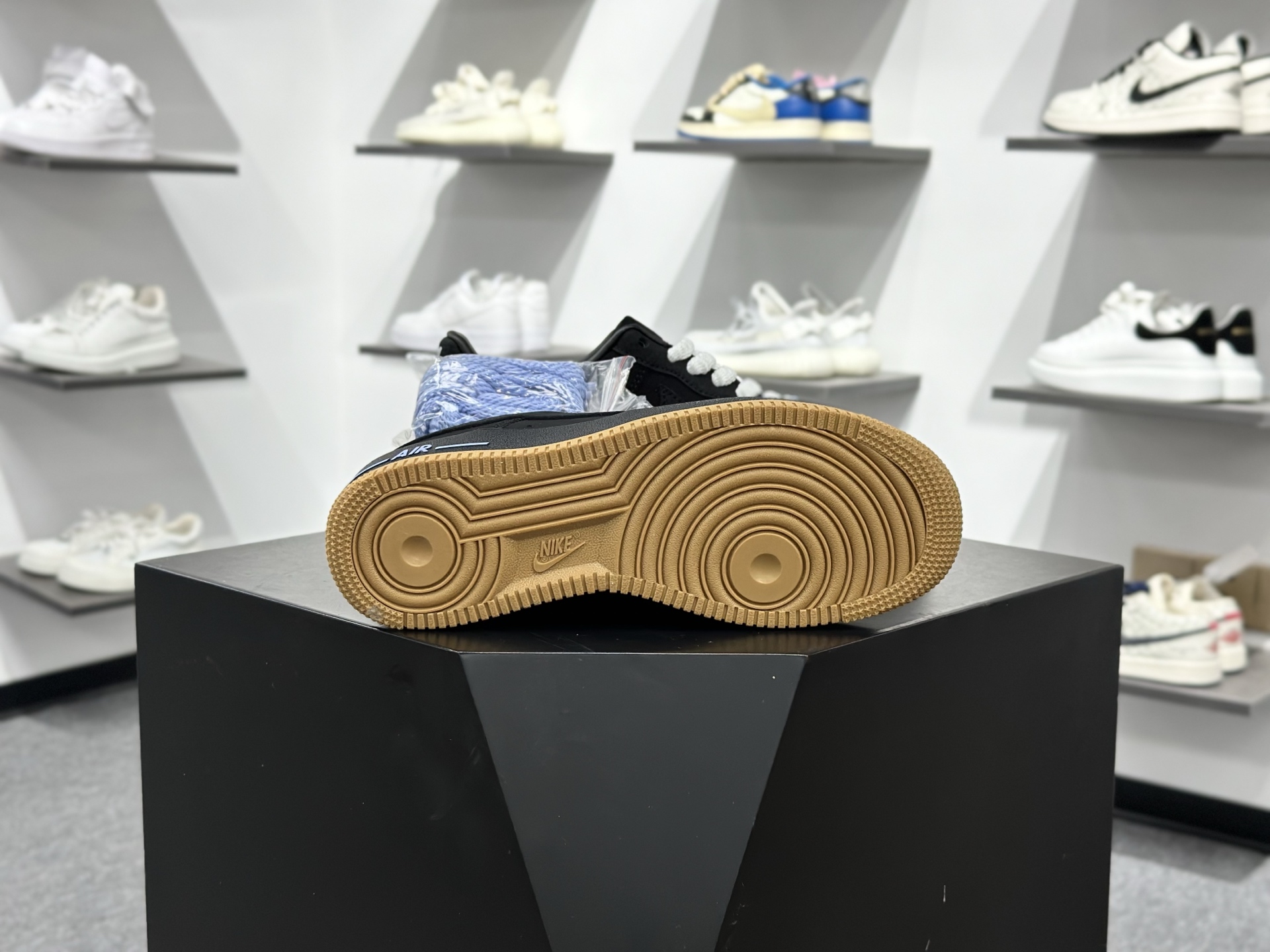 NIKE AIR FORCE 1 JANYVS NY IQ9770-001-Top High Quatity Cheap Sneakers Fashion Clothing Clothes Bags handbags Shoes of all Brand wholesale With The best Quality And Beautiful Price from China Factory Chinese suppliers wholesaler seller NIKE AIR FORCE 1 JANYVS NY IQ9770-001