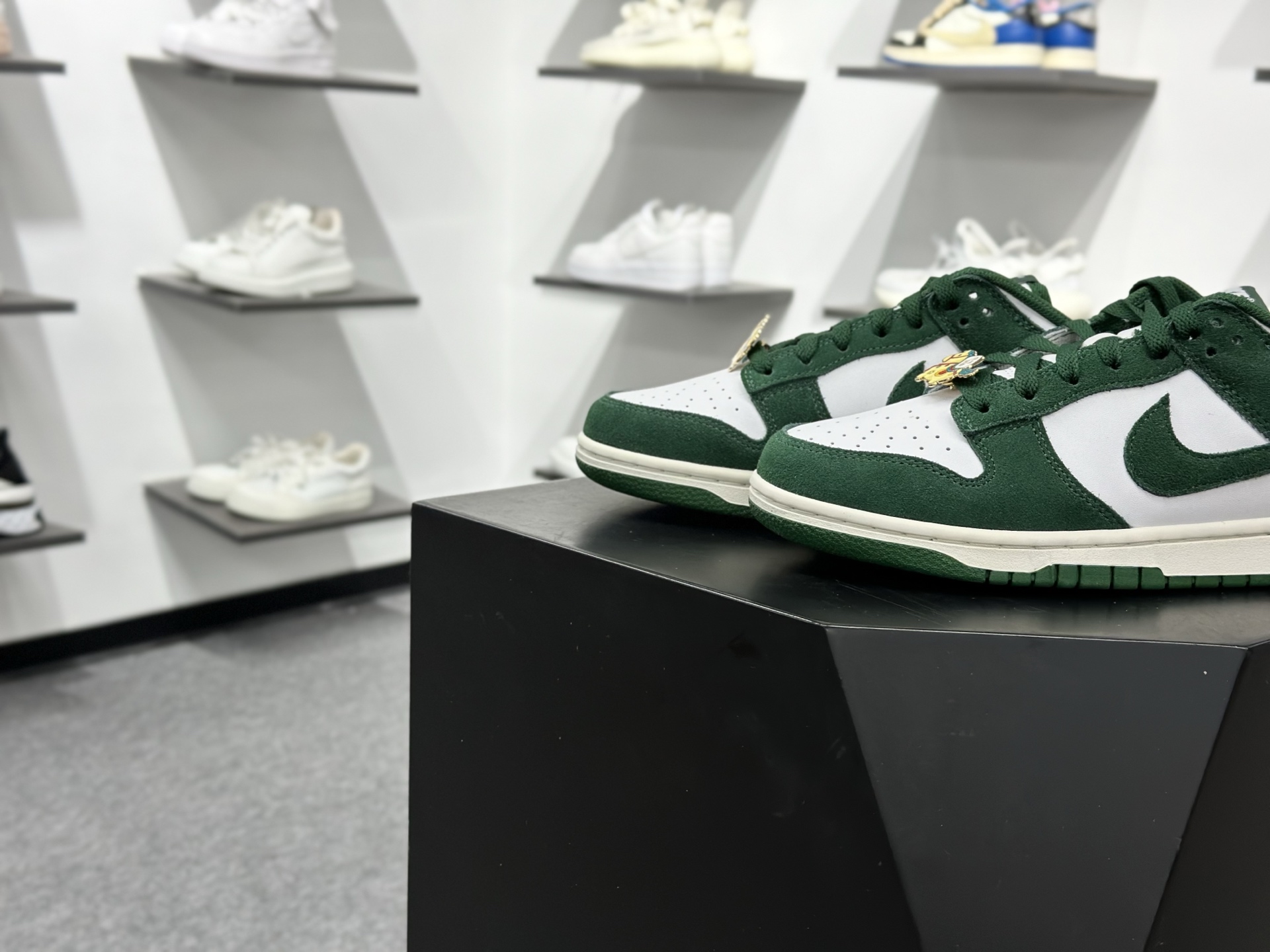 220 Nike SB Dunk Low 马年 白绿 低帮休闲板鞋 IB4417-100-Chinese UA Cheap High Quatity Brand Clothes Bags handbags Sneakers wholesale wholesaler seller from China Factory suppliers Fashion Clothing Shoes best Quality Beautiful Price 220 Nike SB Dunk Low 马年 白绿 低帮休闲板鞋 IB4417-100