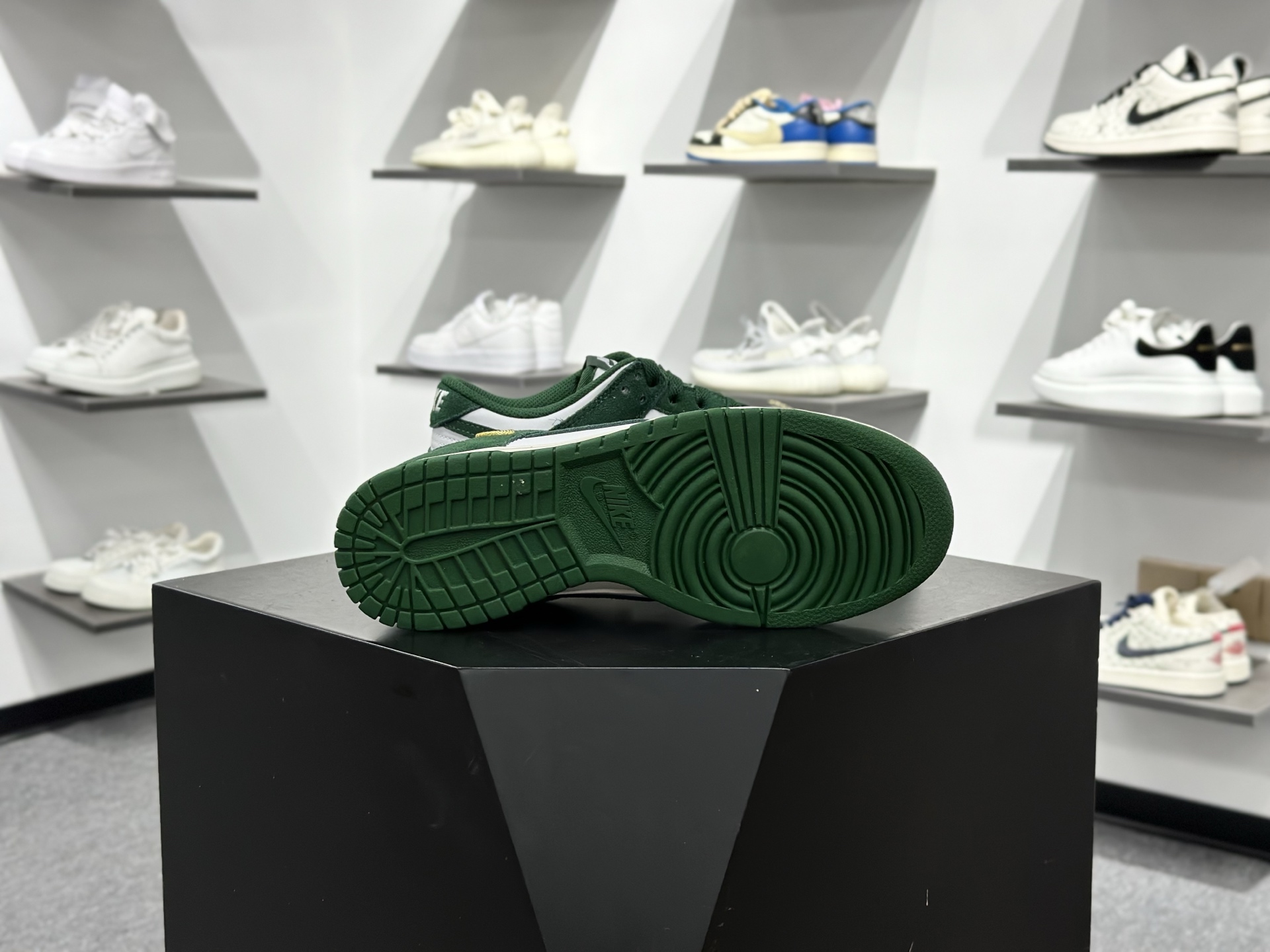 220 Nike SB Dunk Low 马年 白绿 低帮休闲板鞋 IB4417-100-Chinese UA Cheap High Quatity Brand Clothes Bags handbags Sneakers wholesale wholesaler seller from China Factory suppliers Fashion Clothing Shoes best Quality Beautiful Price 220 Nike SB Dunk Low 马年 白绿 低帮休闲板鞋 IB4417-100