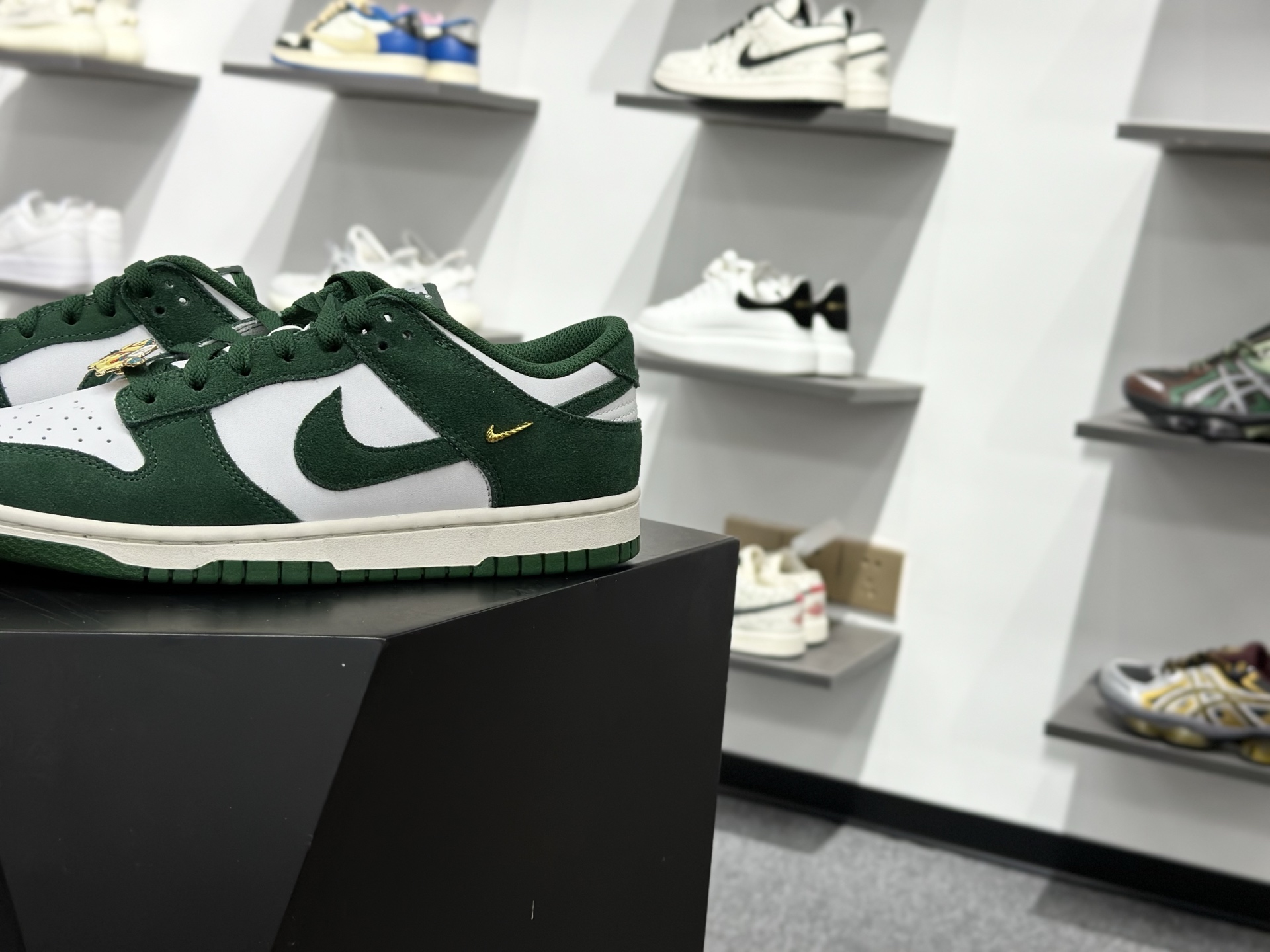 220 Nike SB Dunk Low 马年 白绿 低帮休闲板鞋 IB4417-100-Chinese UA Cheap High Quatity Brand Clothes Bags handbags Sneakers wholesale wholesaler seller from China Factory suppliers Fashion Clothing Shoes best Quality Beautiful Price 220 Nike SB Dunk Low 马年 白绿 低帮休闲板鞋 IB4417-100